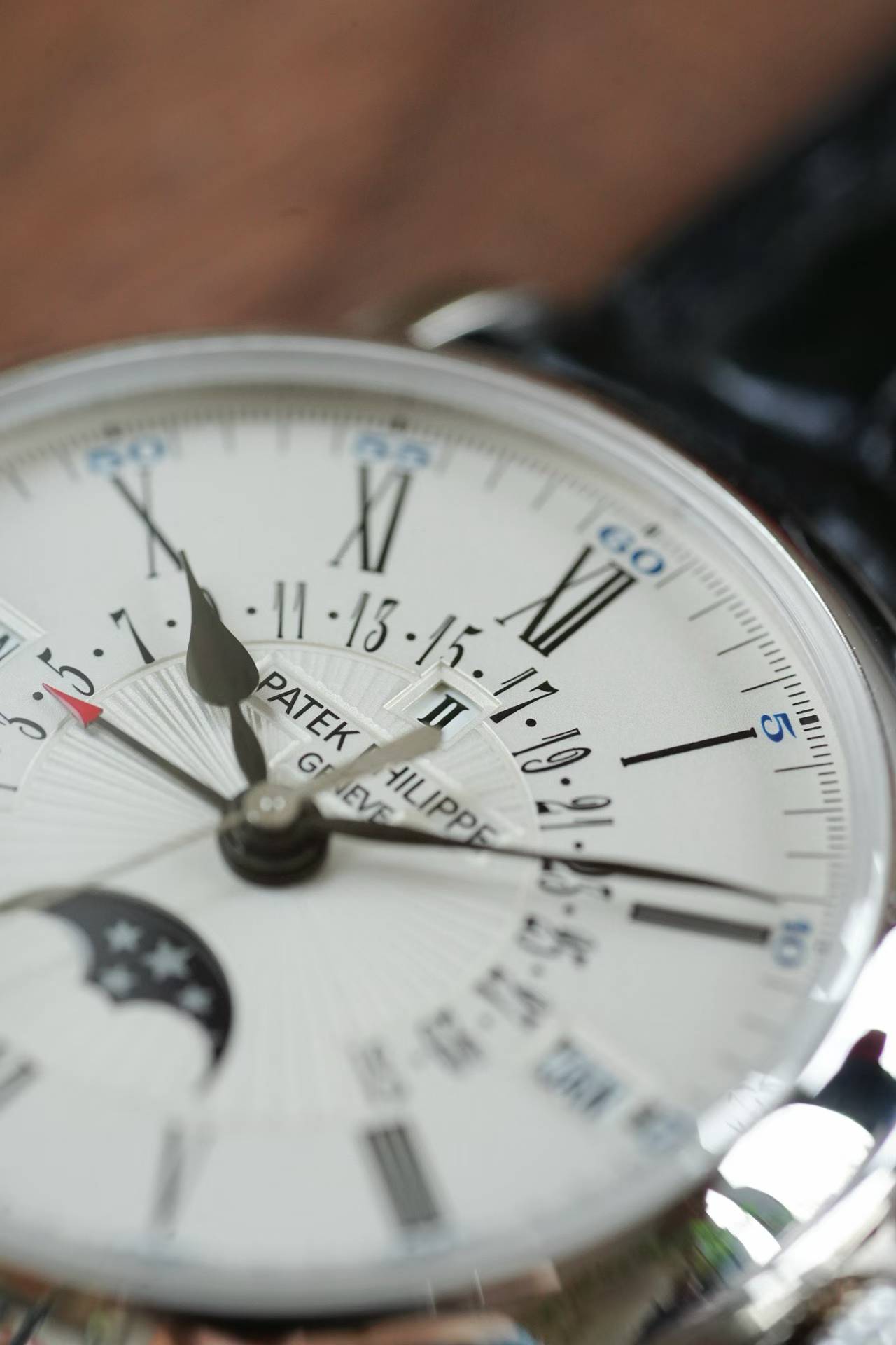 Patek Philippe 5159G detail 3