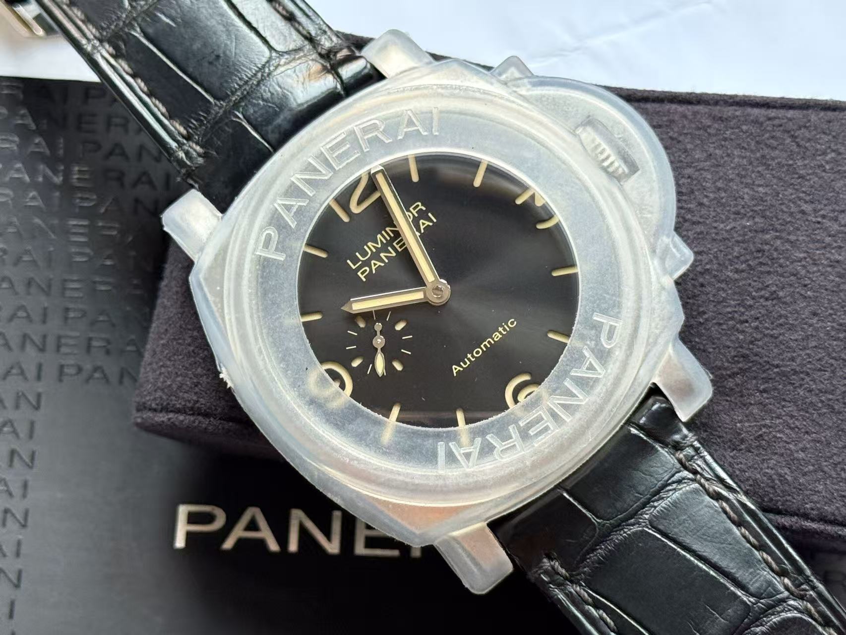 Panerai PAM00674 detail 1