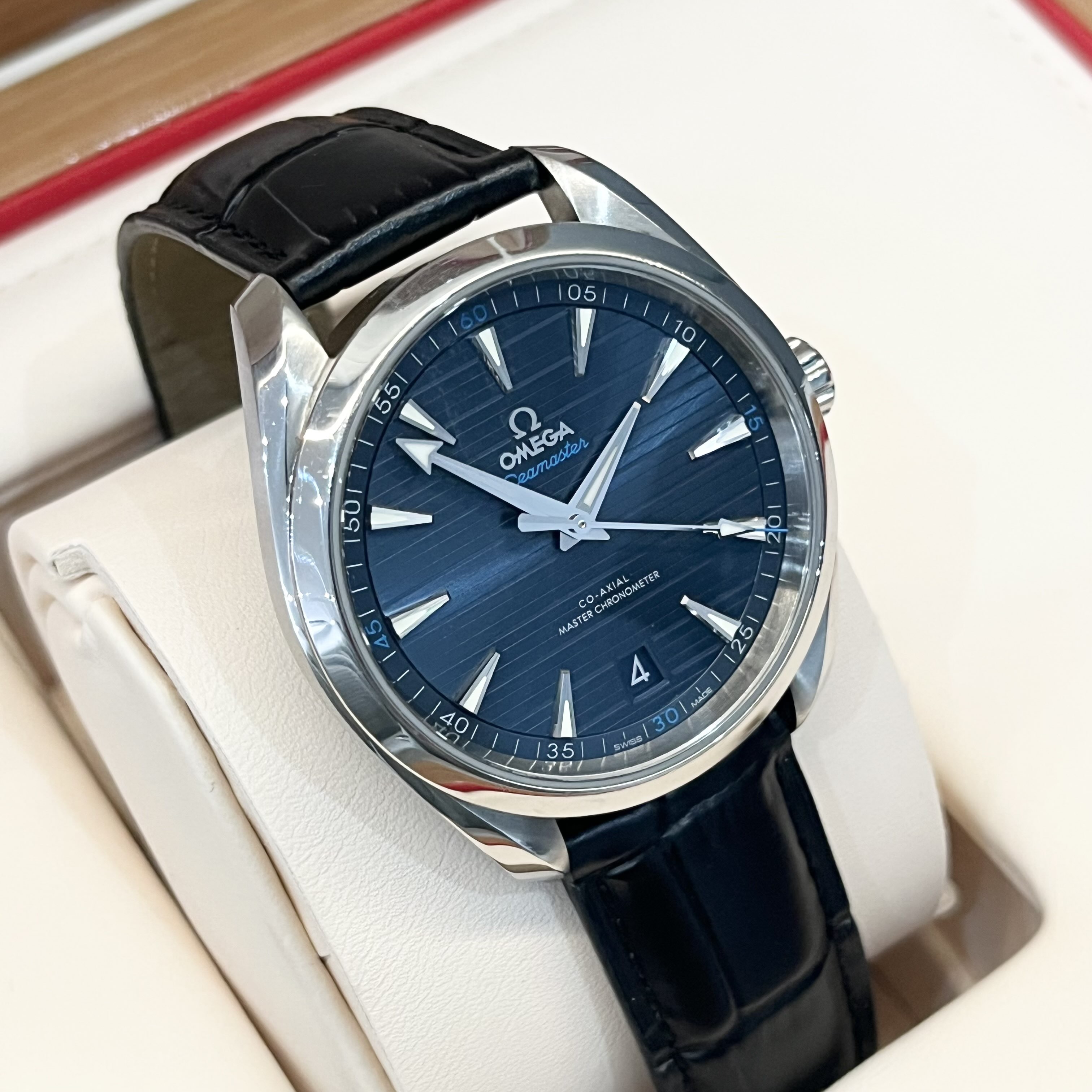 Omega 220.13.41.21.03.001 detail 1