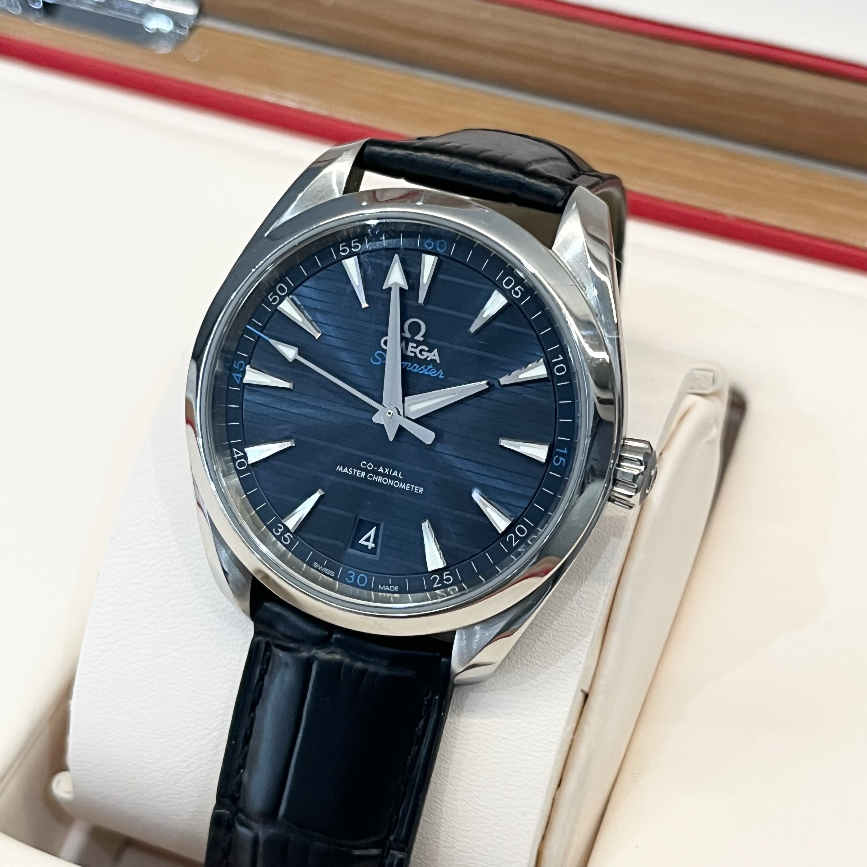 Omega 220.13.41.21.03.001 detail 2