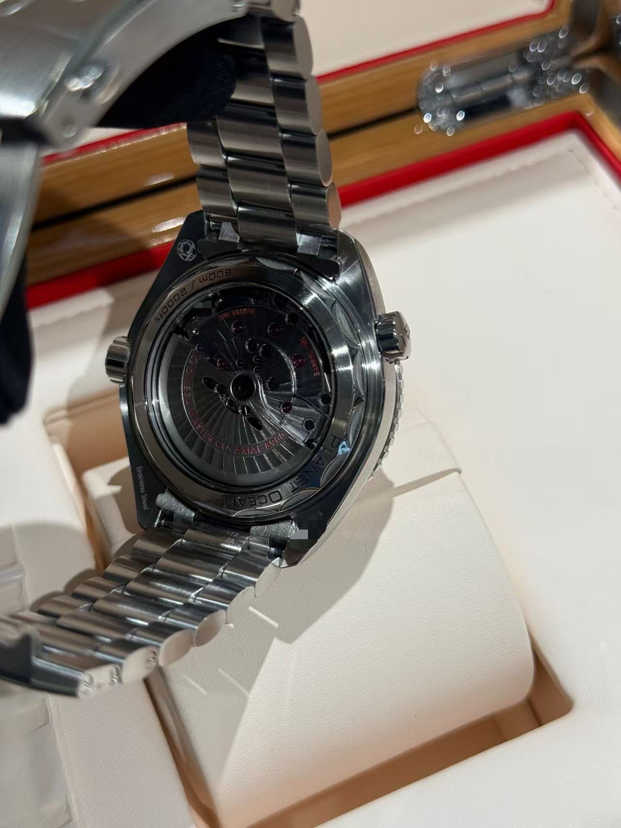 Omega 215.30.44.21.04.001 detail 4