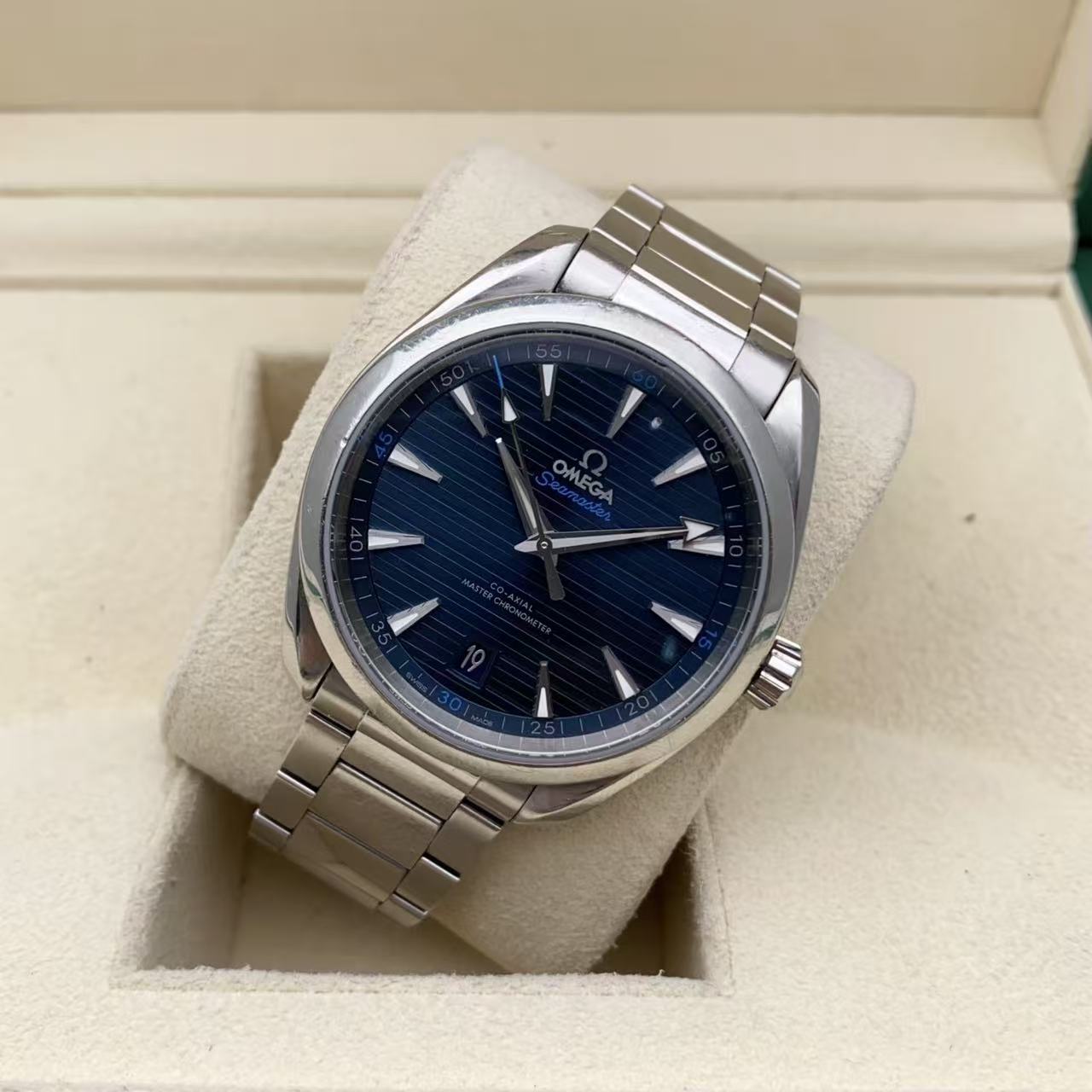Omega 220.10.41.21.03.001 detail 1