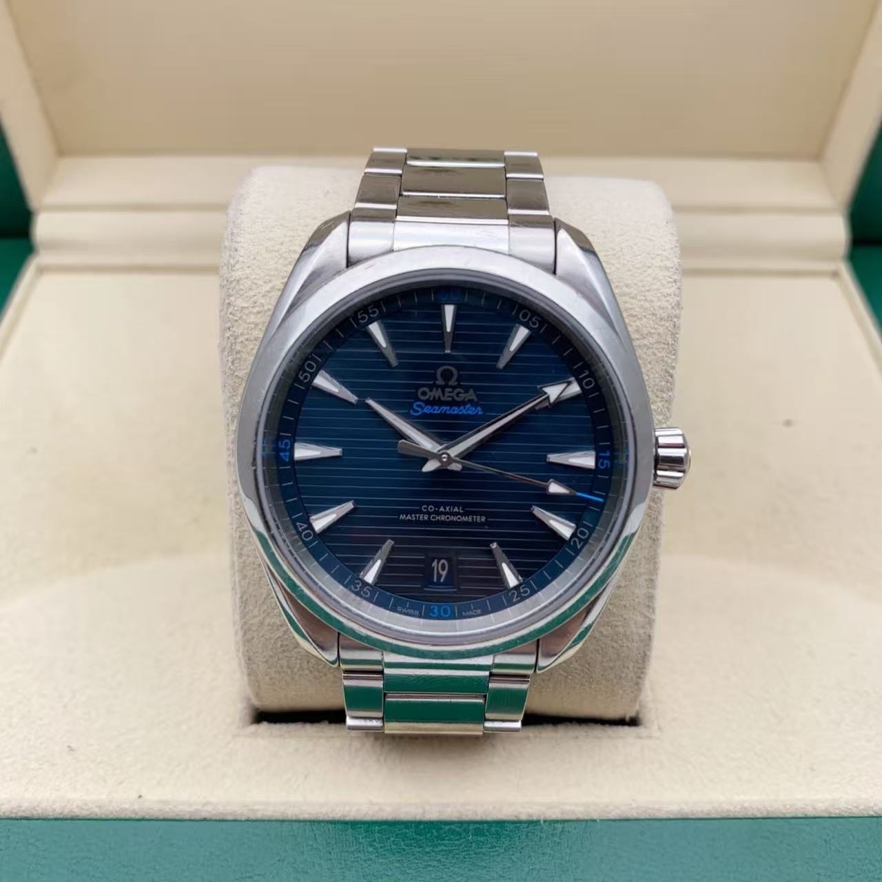 Omega 220.10.41.21.03.001