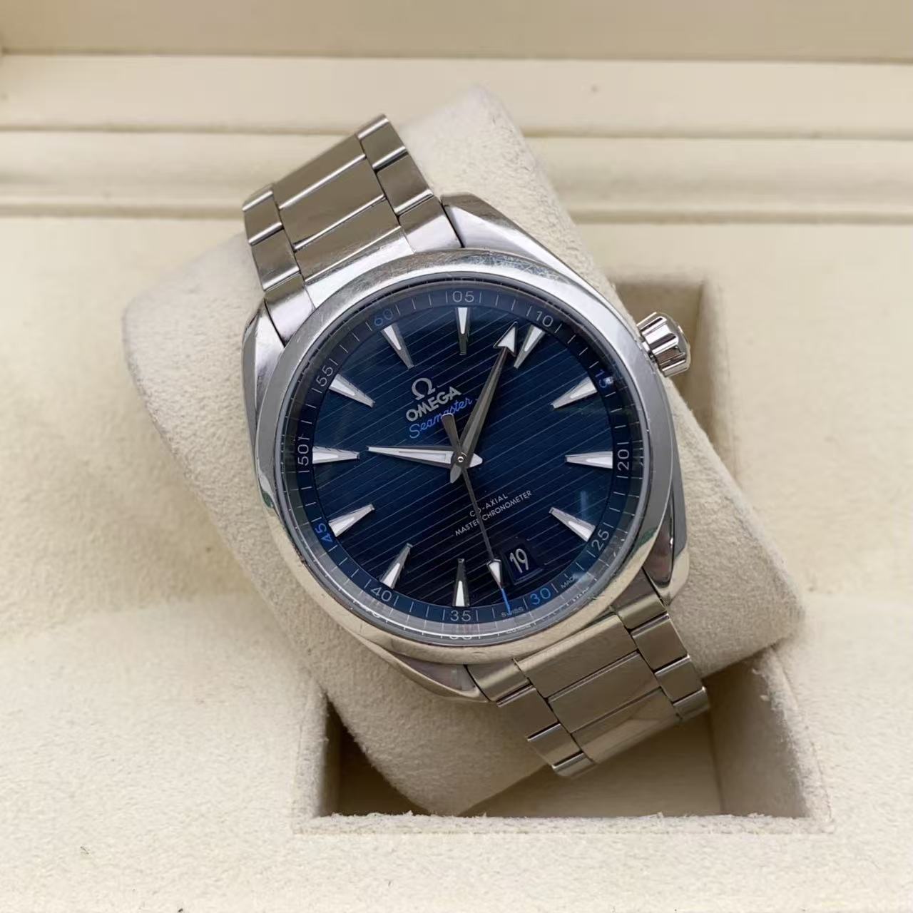 Omega 220.10.41.21.03.001 detail 2