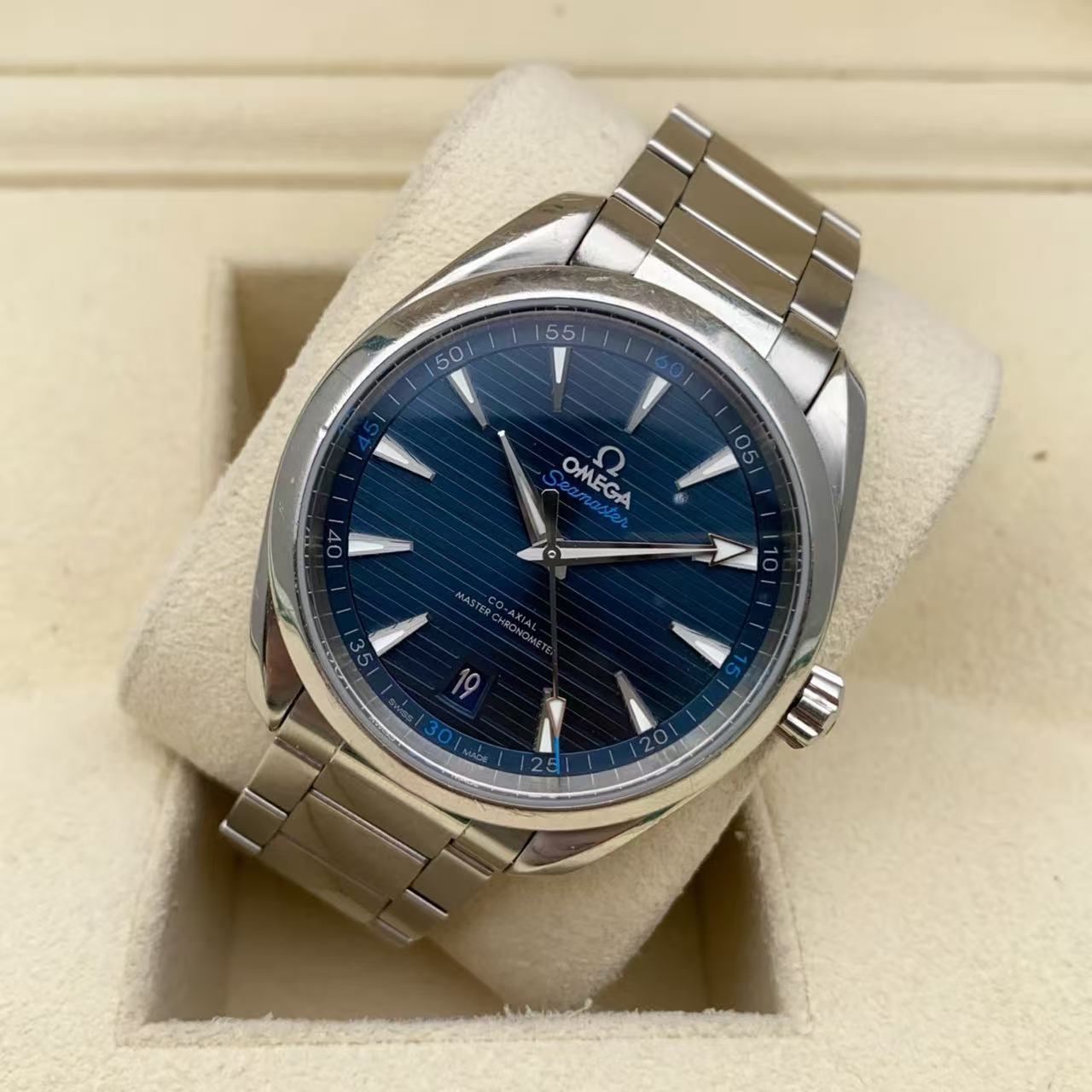 Omega 220.10.41.21.03.001 detail 3
