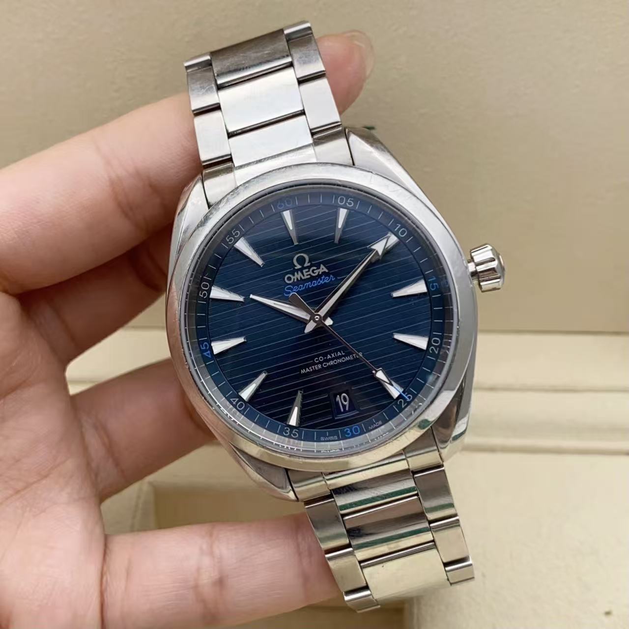 Omega 220.10.41.21.03.001 detail 4