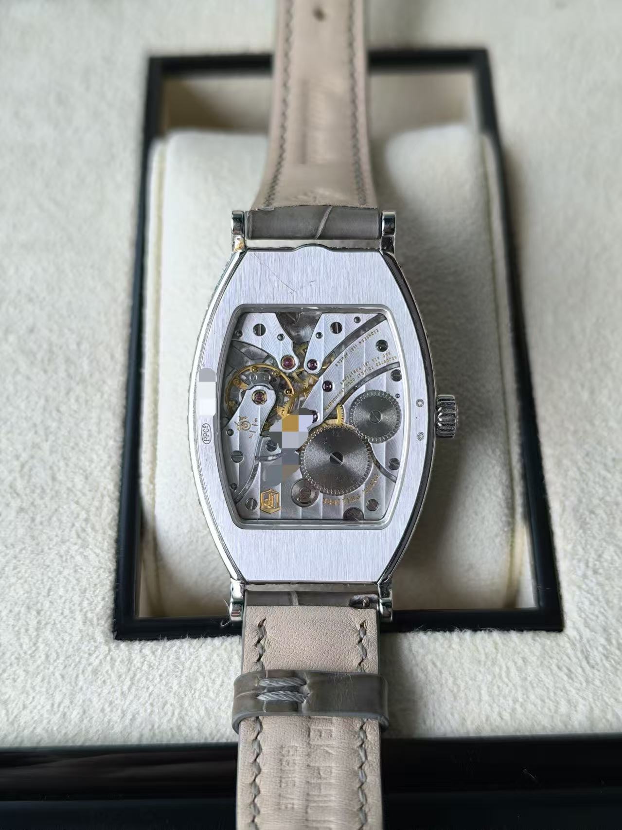 Patek Philippe 7099G-001 detail 3
