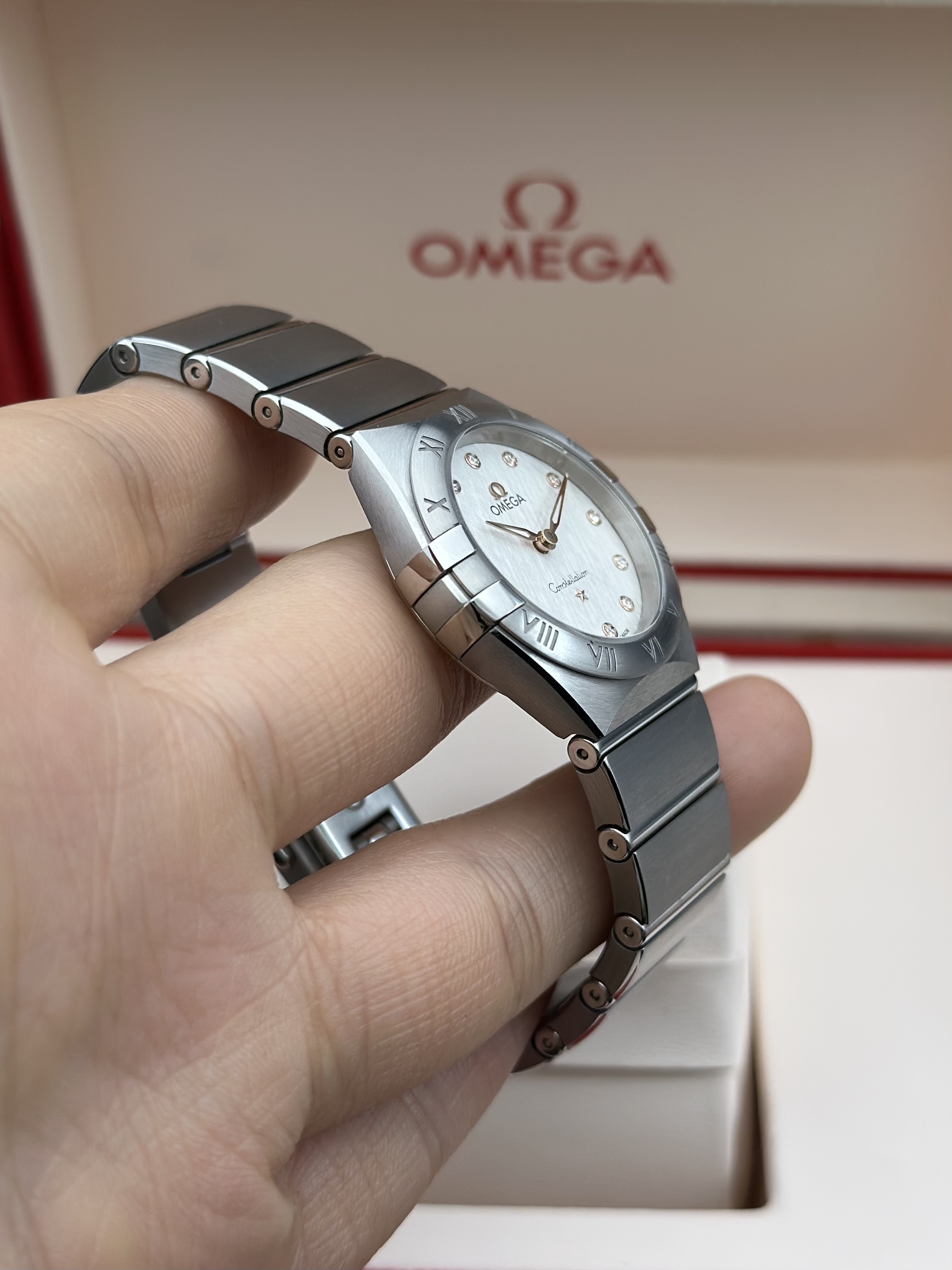 Omega 131.10.28.60.52.001 detail 2