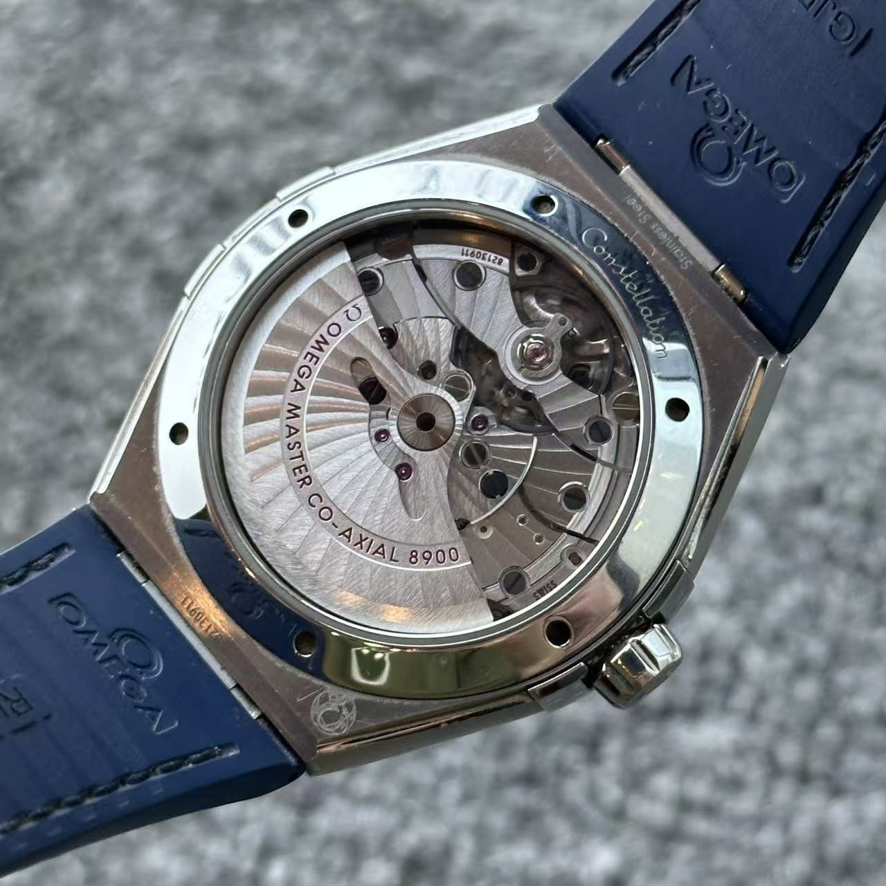 Omega 131.33.41.21.03.001 detail 5
