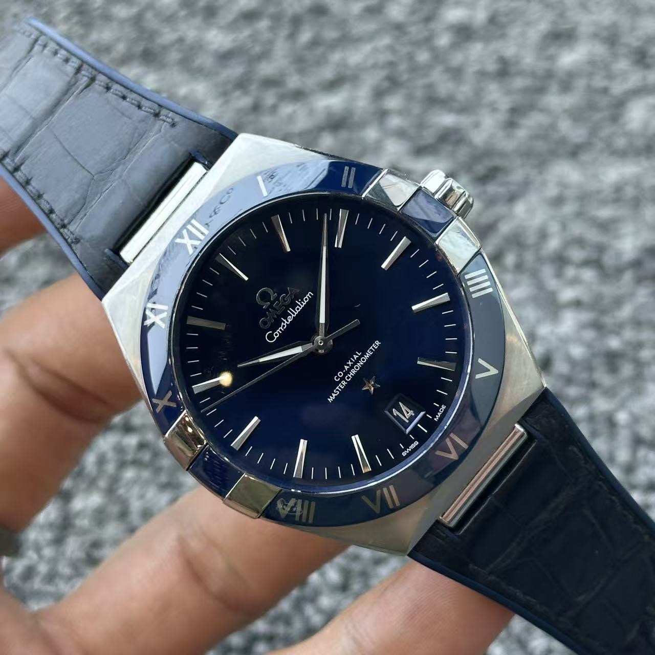 Omega 131.33.41.21.03.001 detail 2