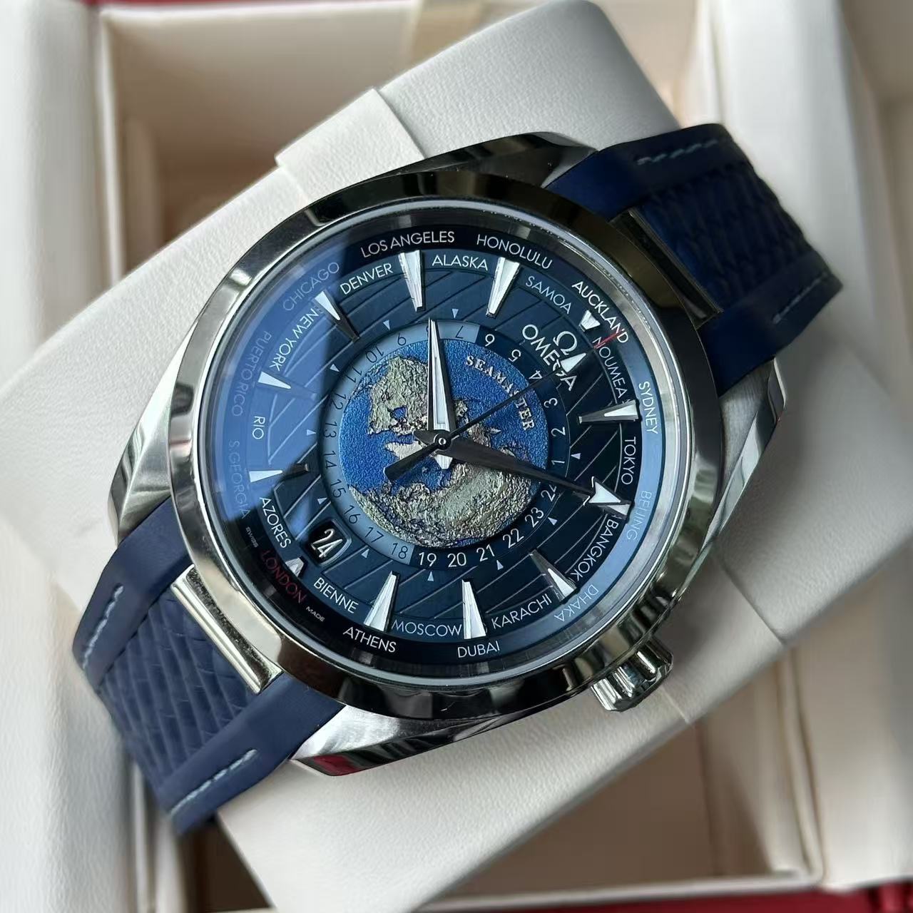 Omega 220.12.43.22.03.001 detail 1