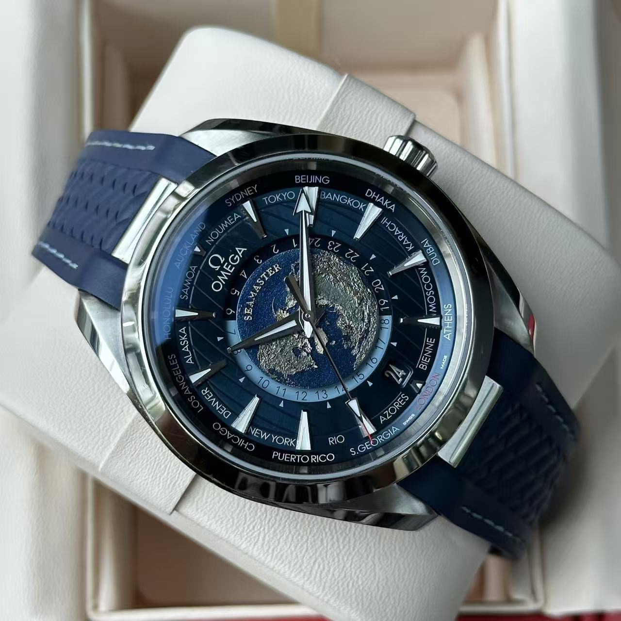 Omega 220.12.43.22.03.001 detail 2