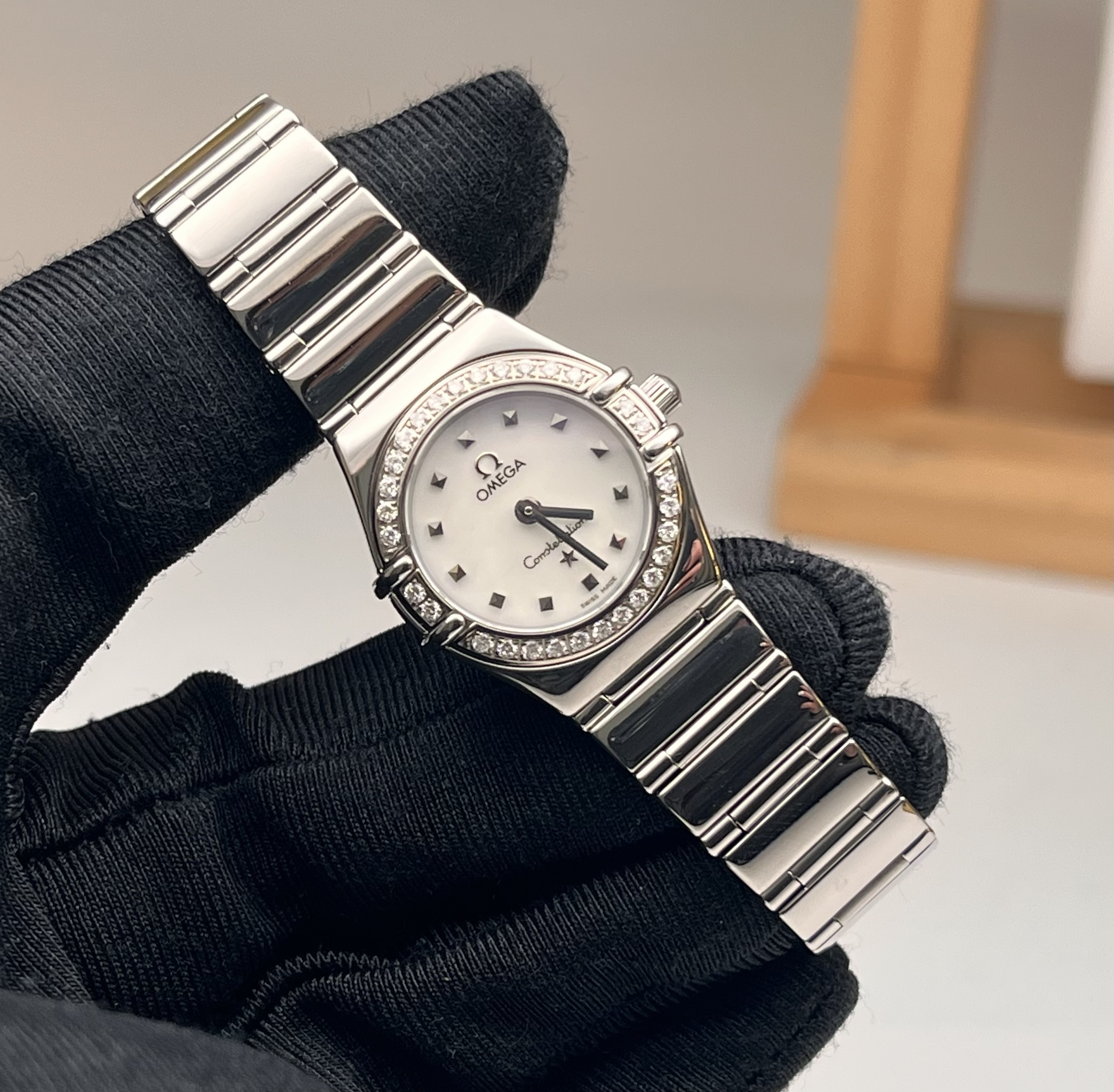 Omega 1465.71.00 detail 1