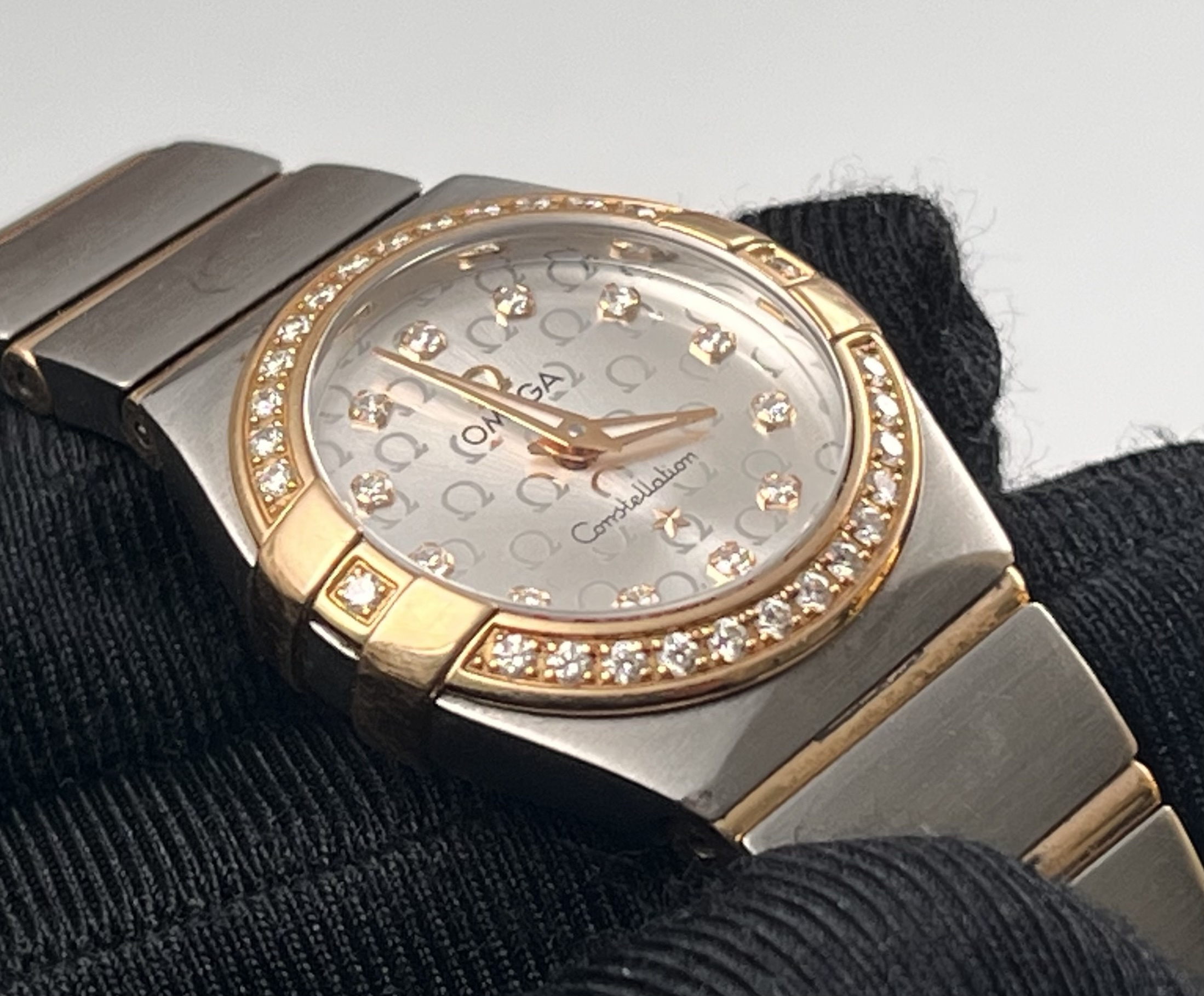 Omega 123.25.24.60.55.010 detail 3