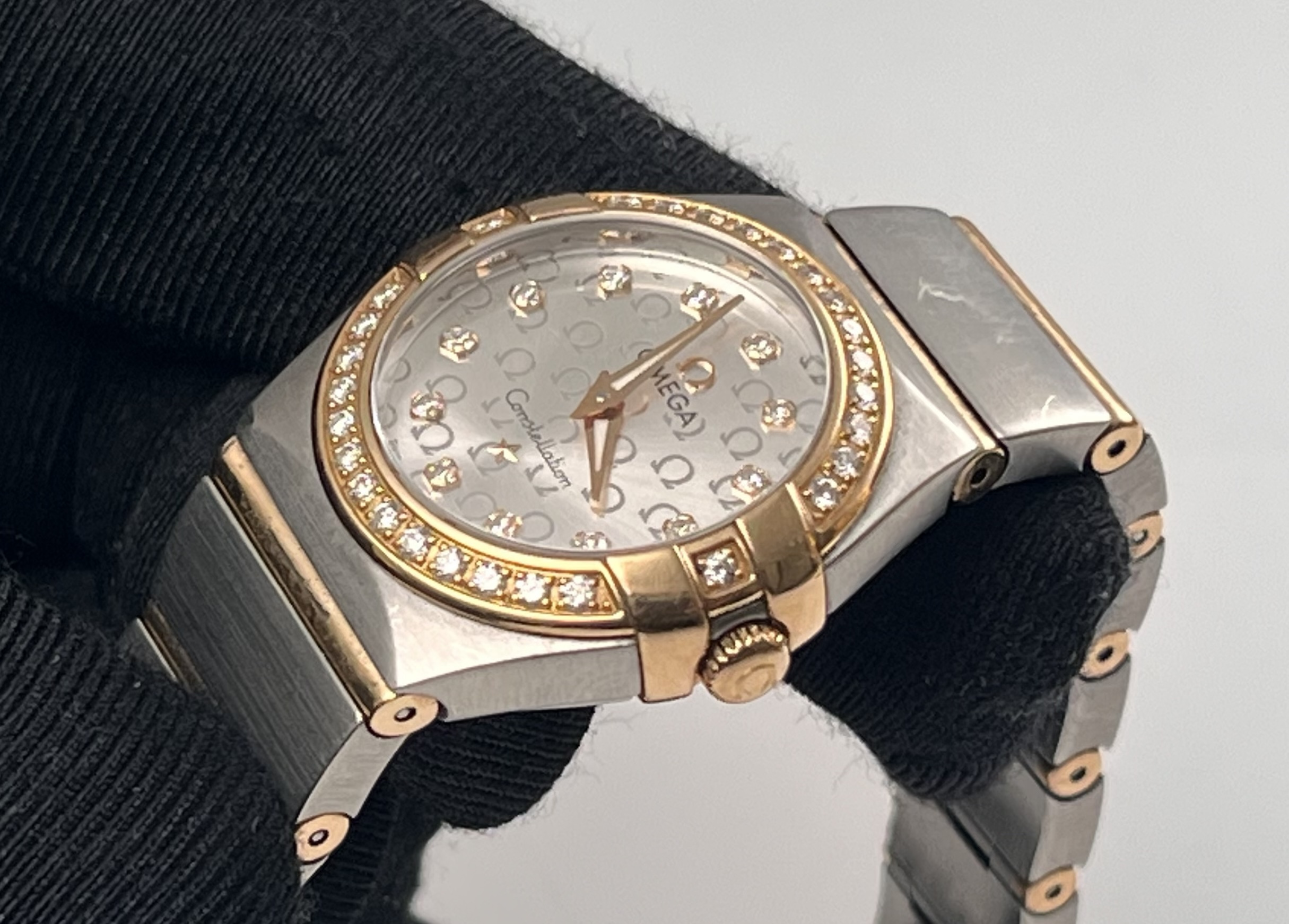Omega 123.25.24.60.55.010 detail 4