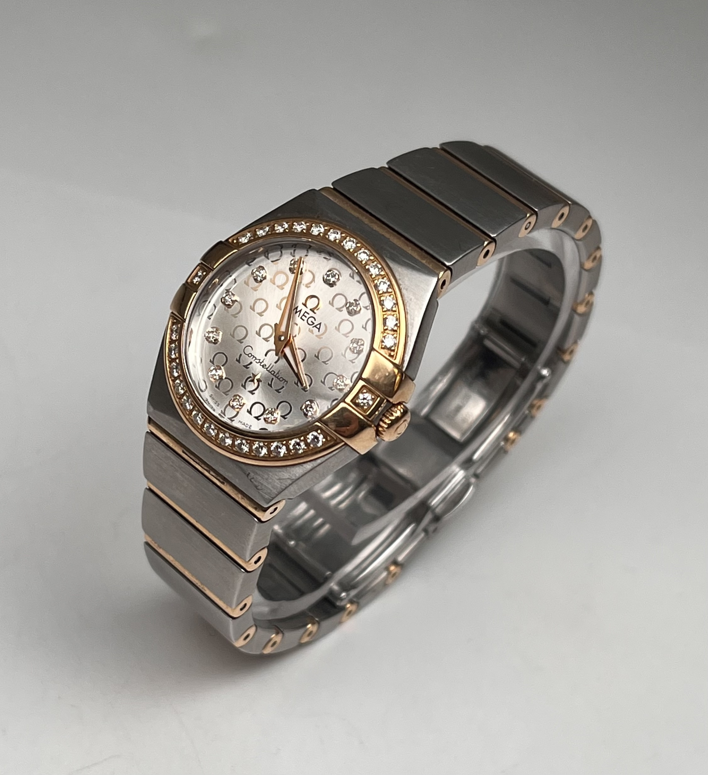 Omega 123.25.24.60.55.010 detail 2