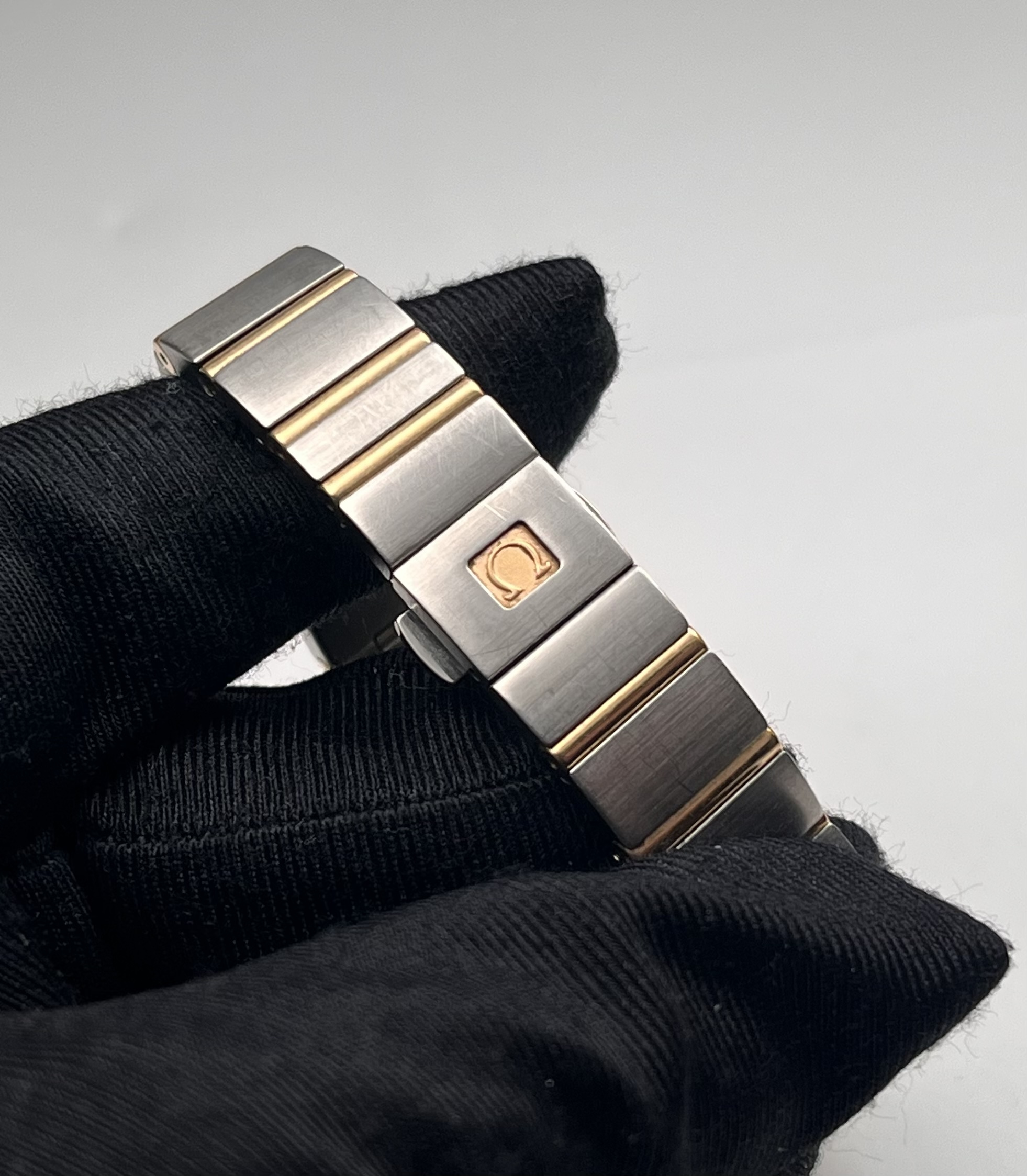 Omega 123.25.24.60.55.010 detail 5