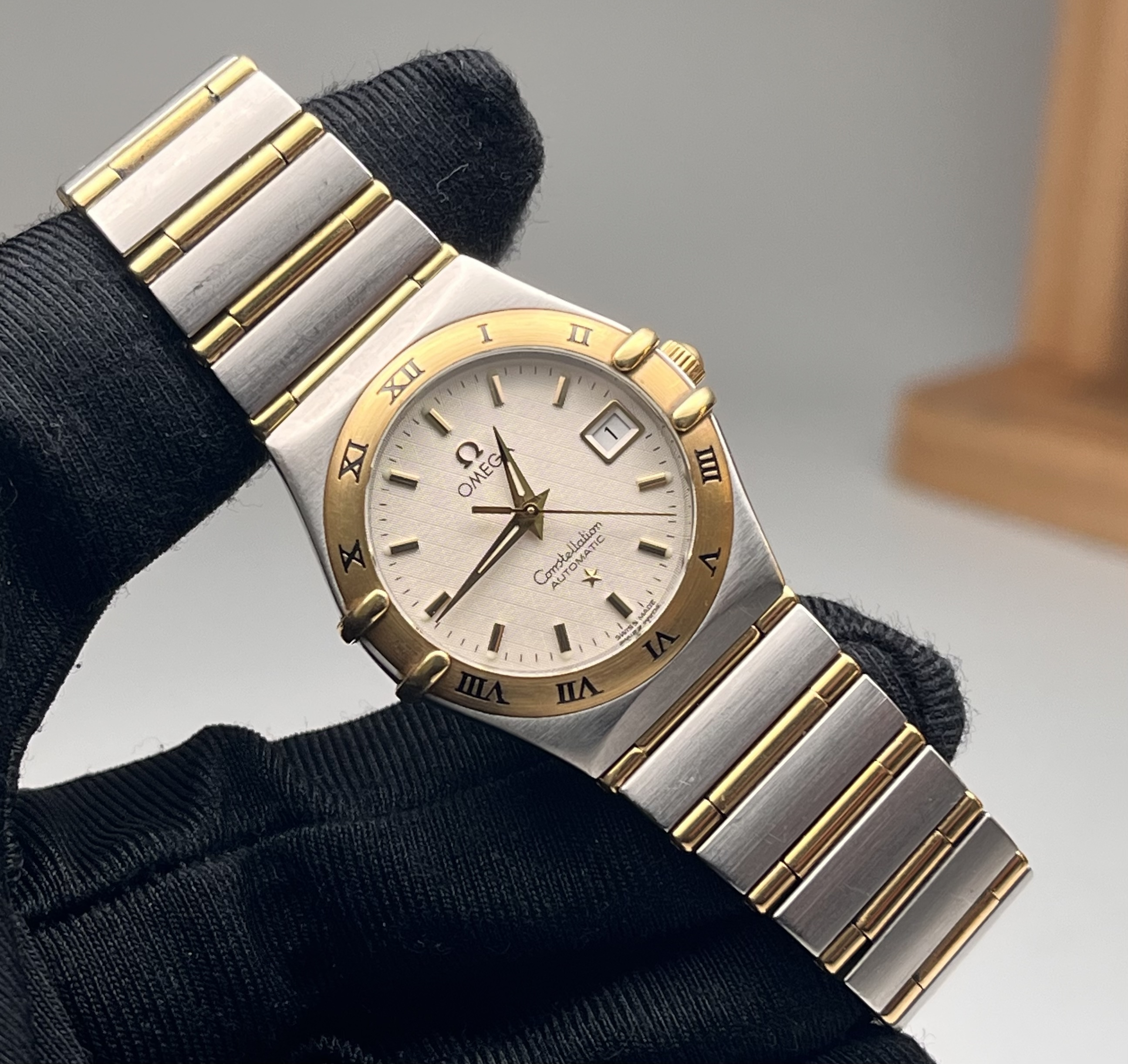 Omega 1292.30.00 detail 1
