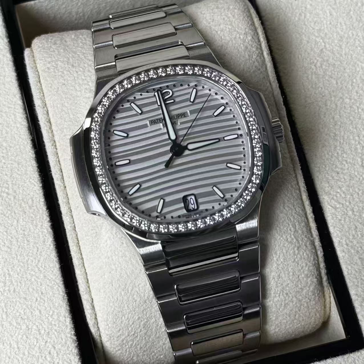 Patek Philippe 7118 / 1200A-010