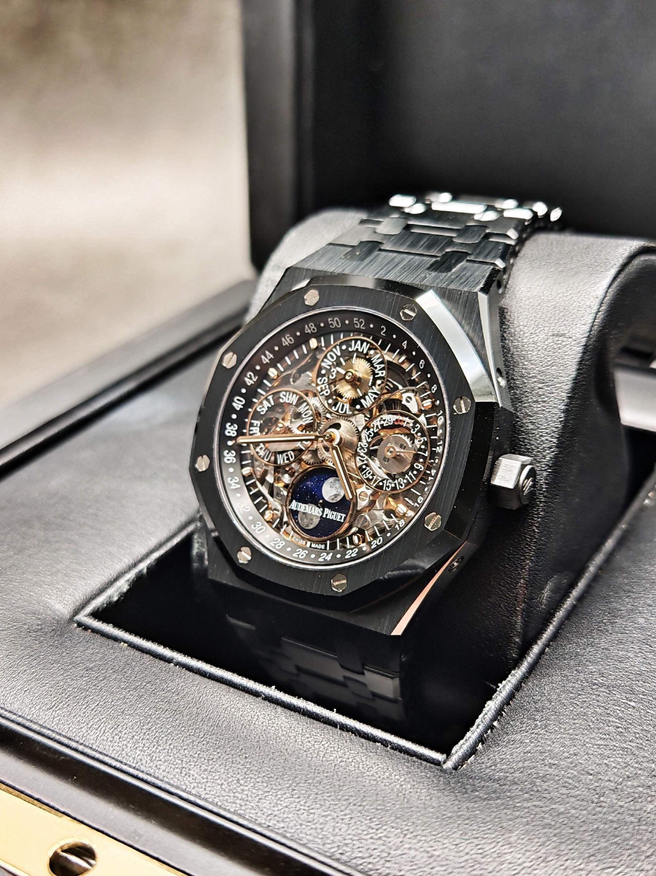 Audemars Piguet 26585CE.OO.1225CE.01 detail 2
