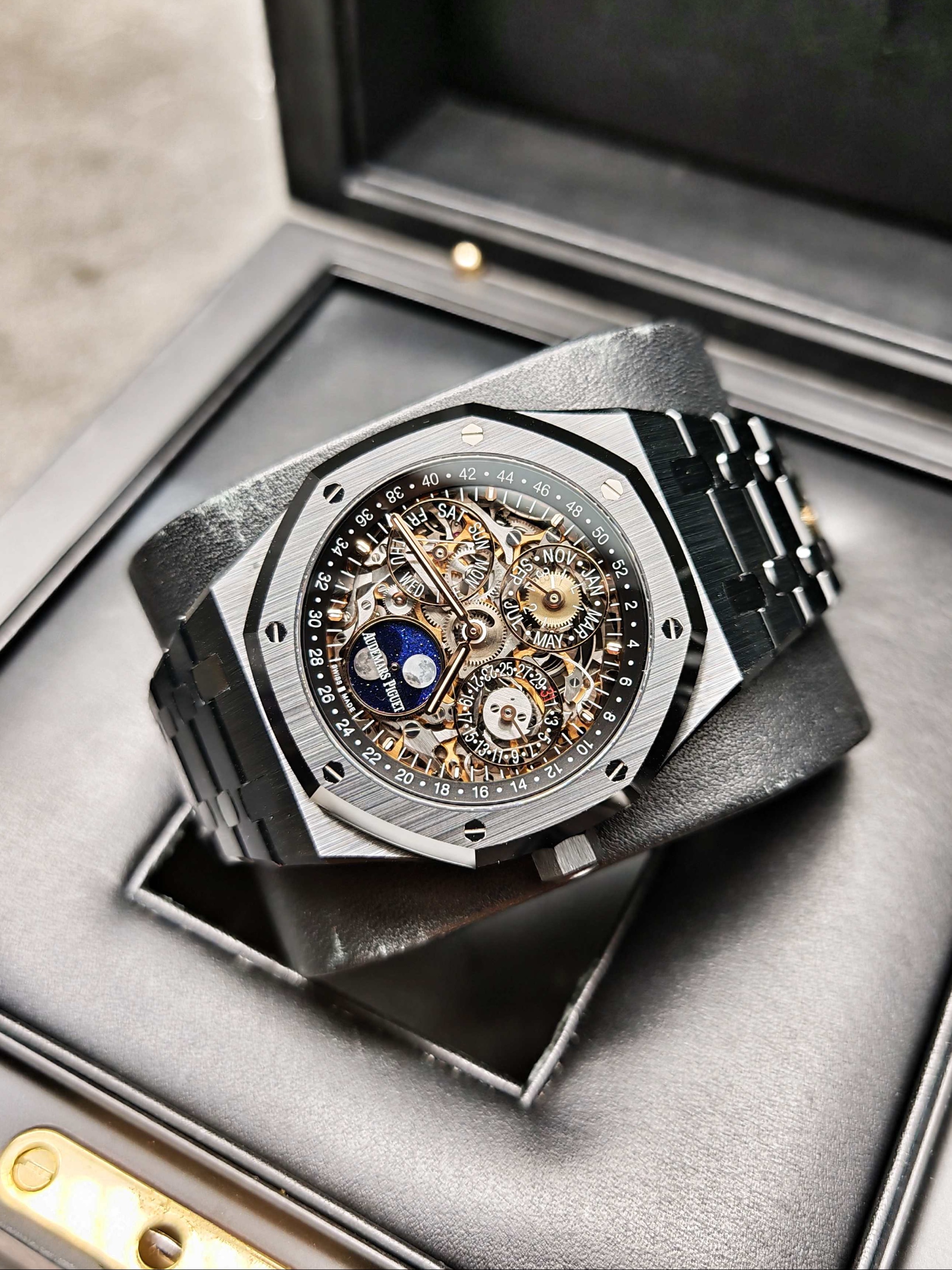 Audemars Piguet 26585CE.OO.1225CE.01 detail 6