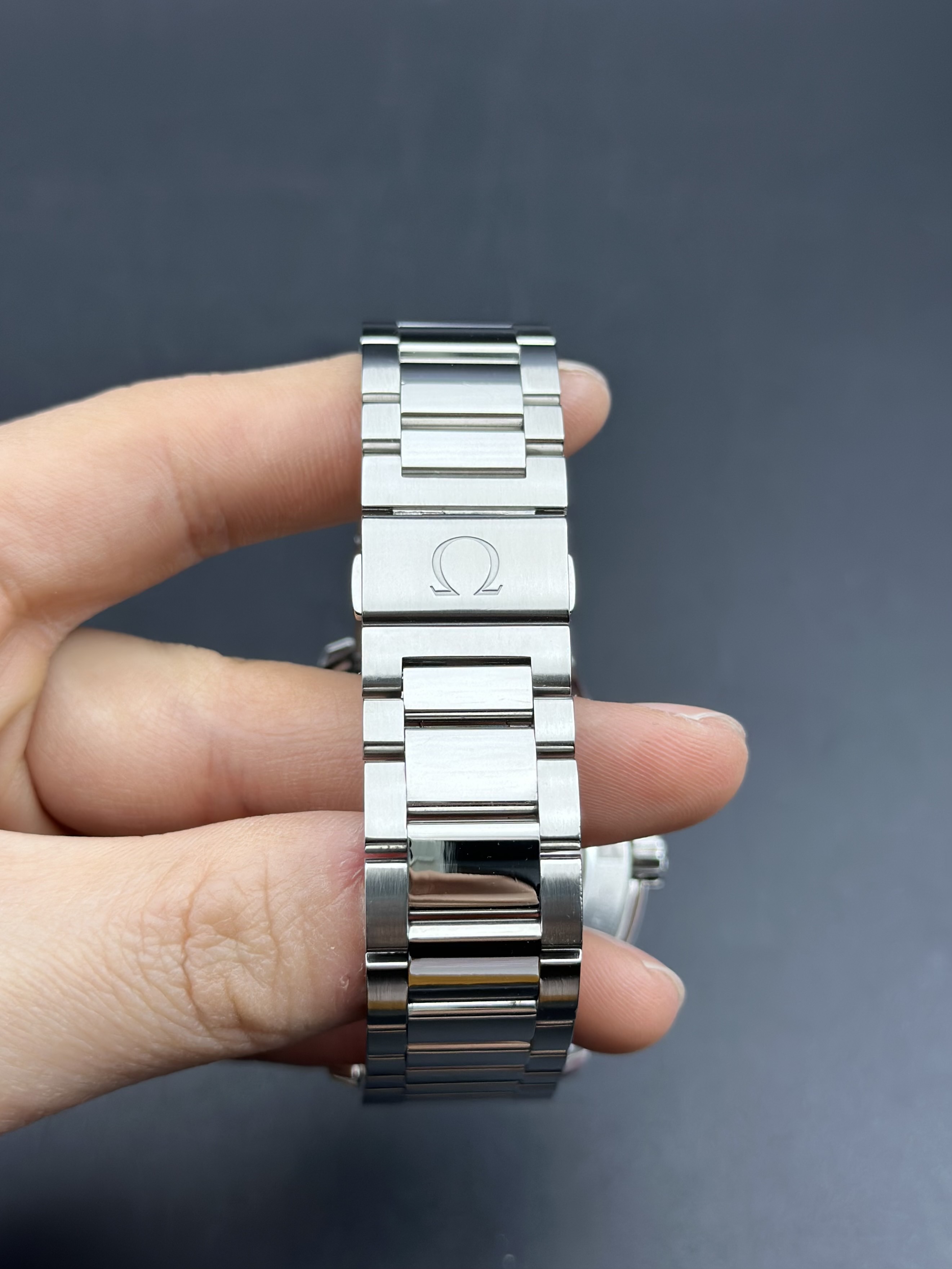 Omega 231.10.42.21.03.003 detail 4