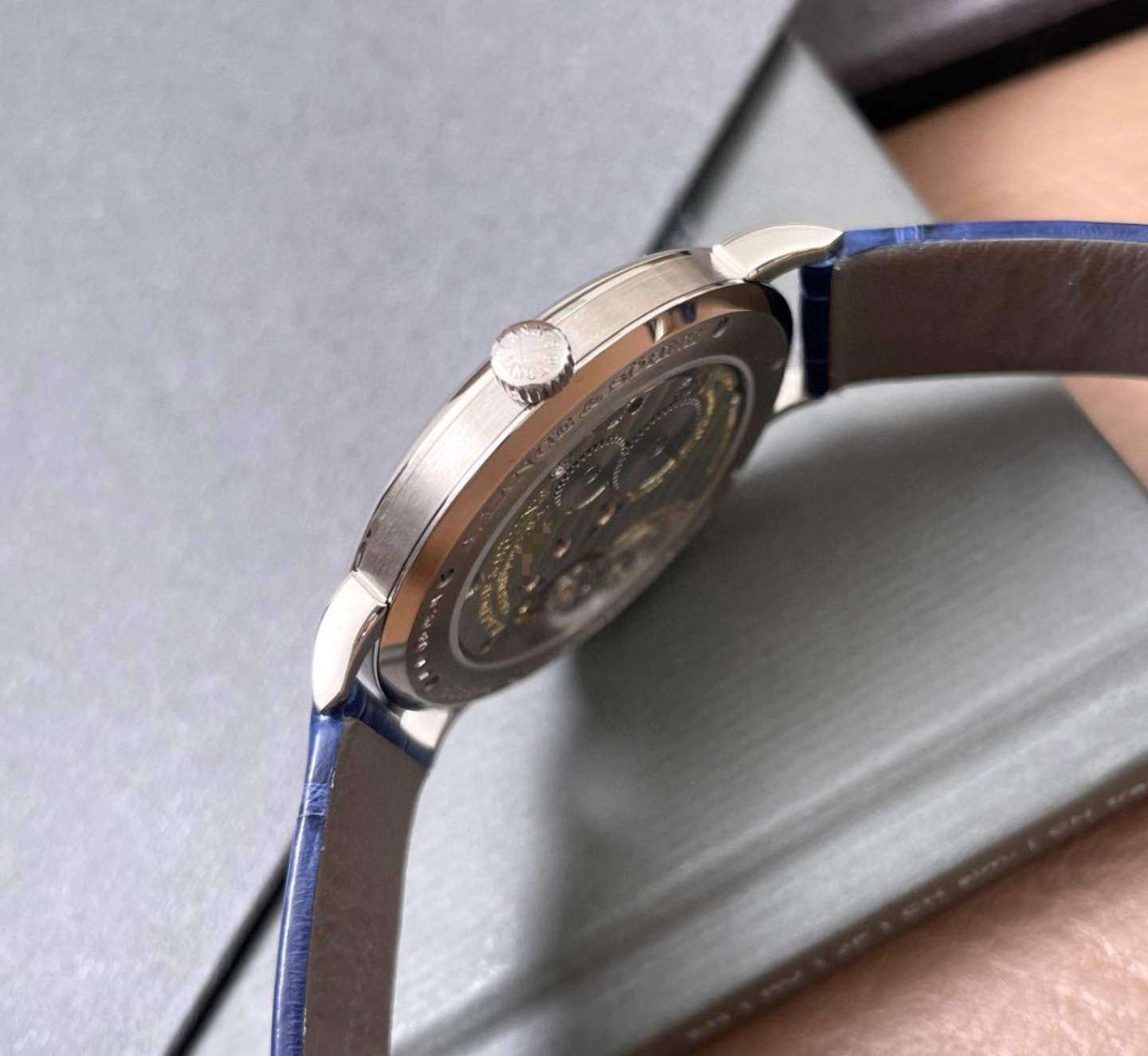 A. Lange & S&ouml;hne 205.086 detail 1