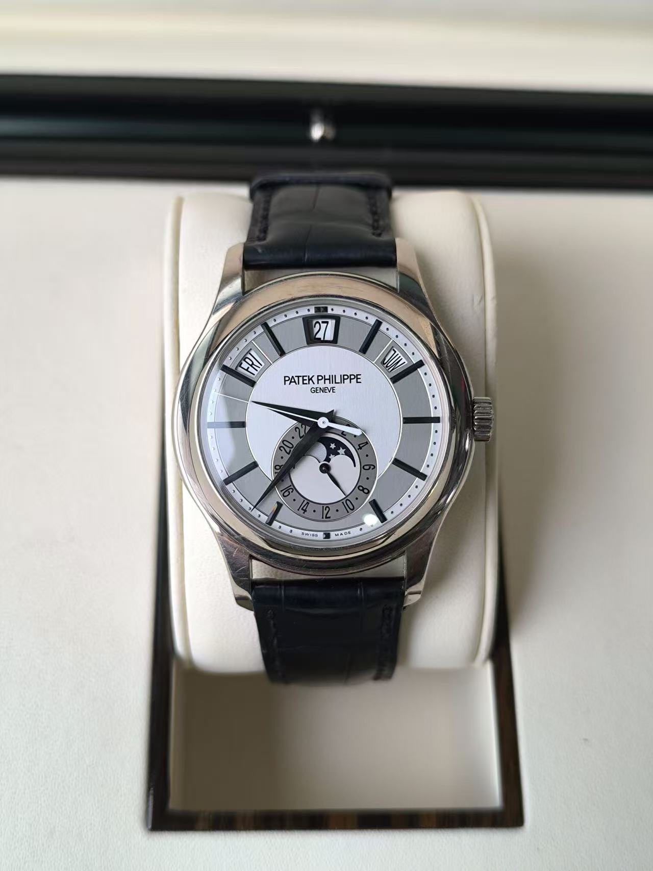 Patek Philippe 5205G-001 detail 6