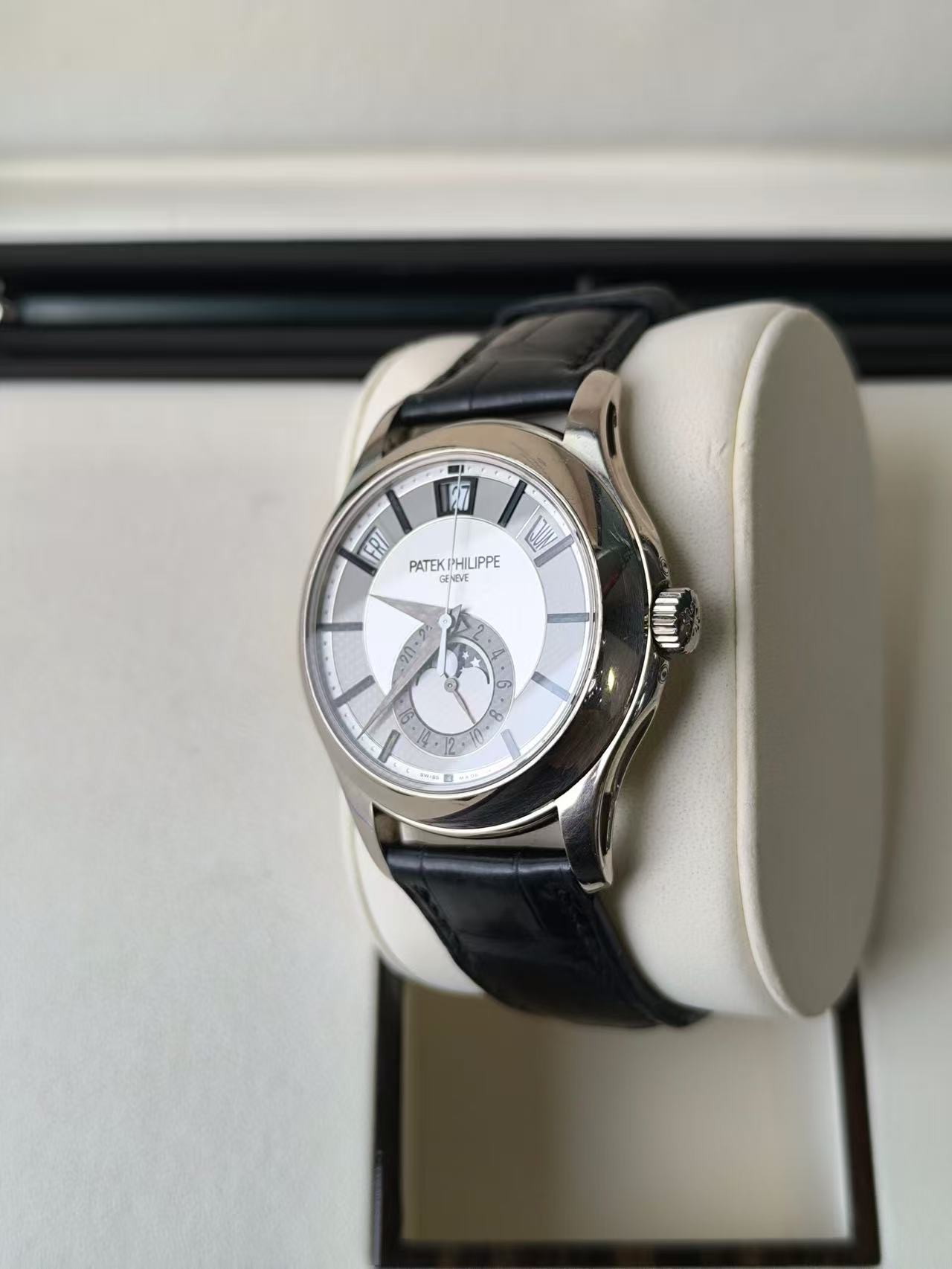 Patek Philippe 5205G-001 detail 7
