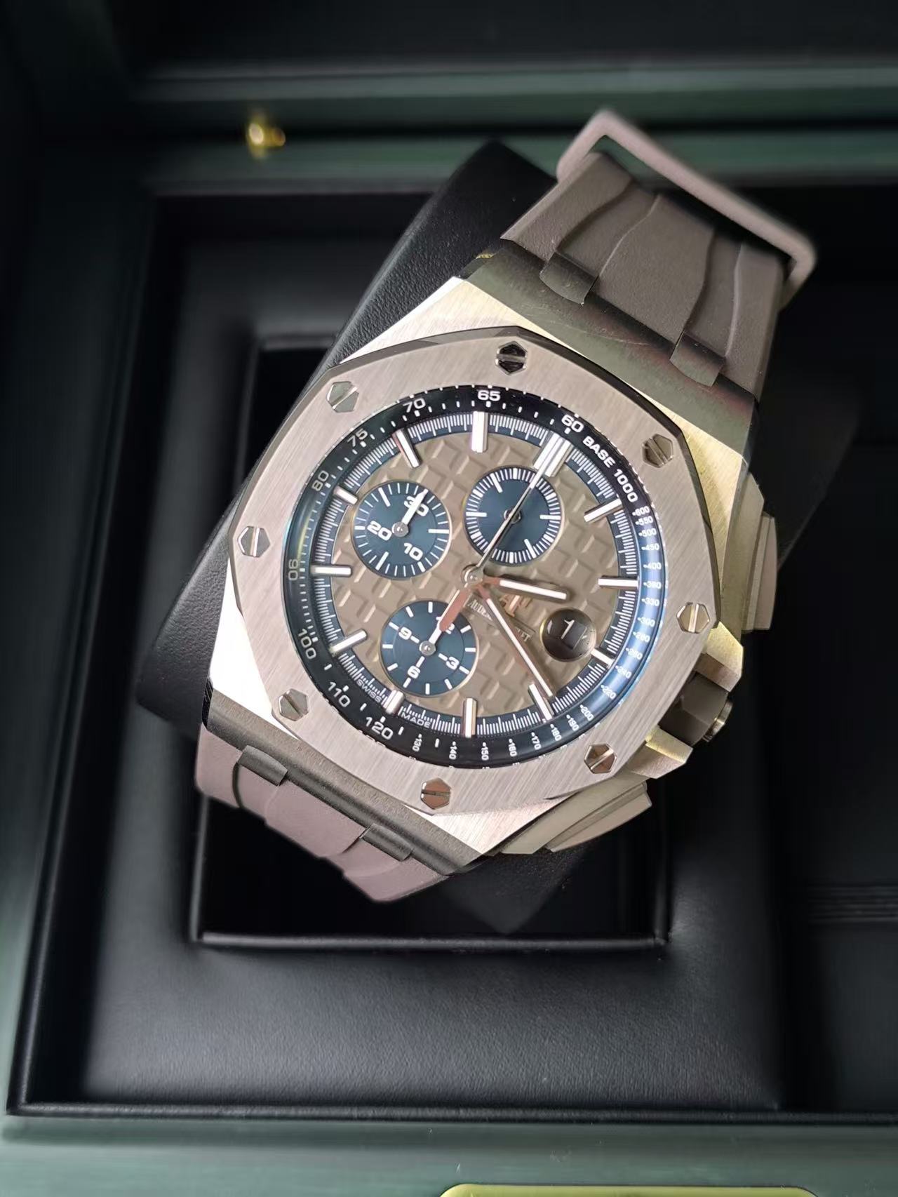 Audemars Piguet 26400IO.OO.A004CA.02 detail 1