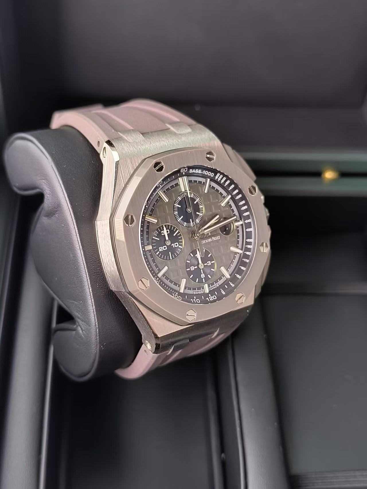 Audemars Piguet 26400IO.OO.A004CA.02 detail 2