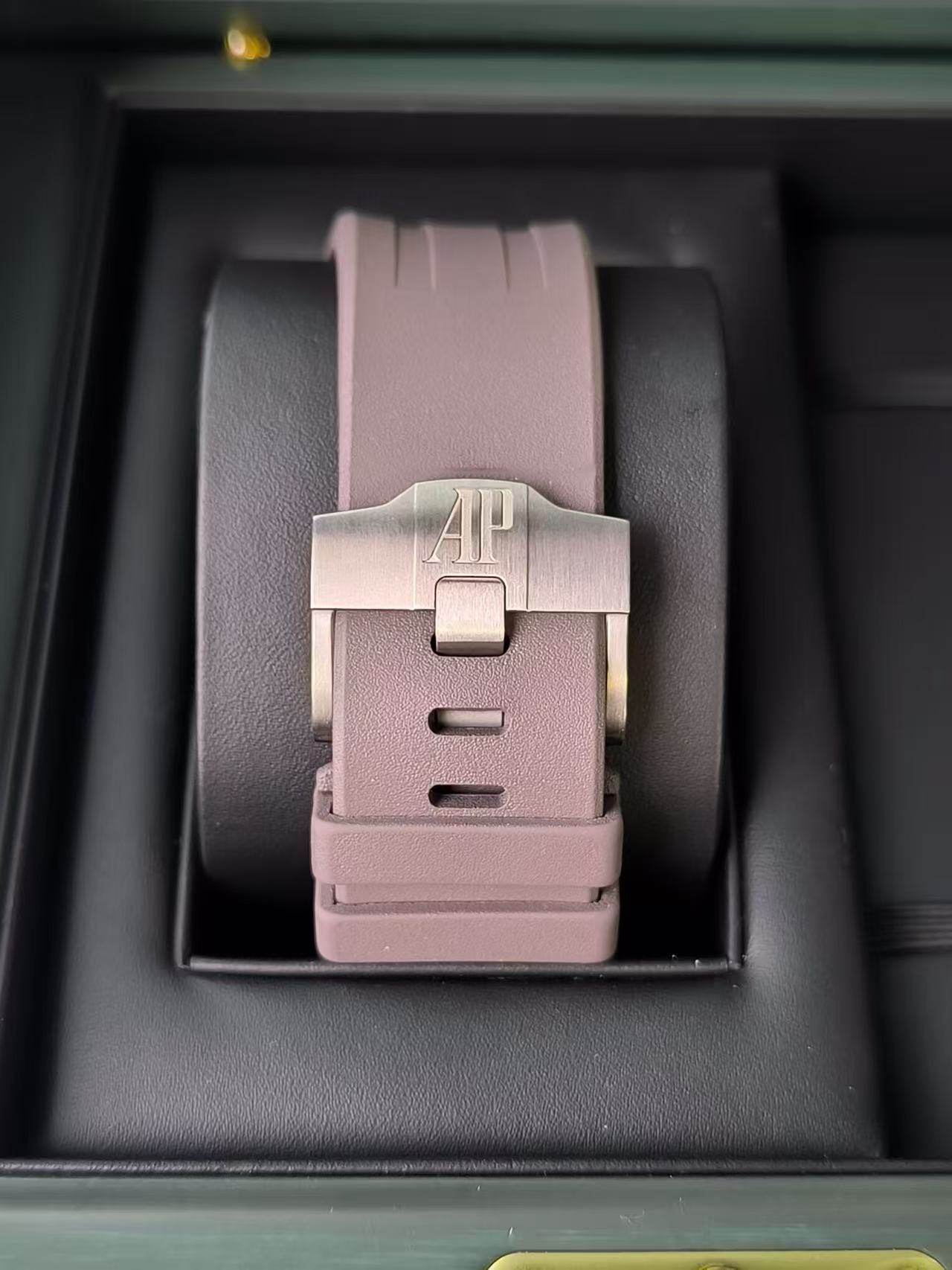 Audemars Piguet 26400IO.OO.A004CA.02 detail 4