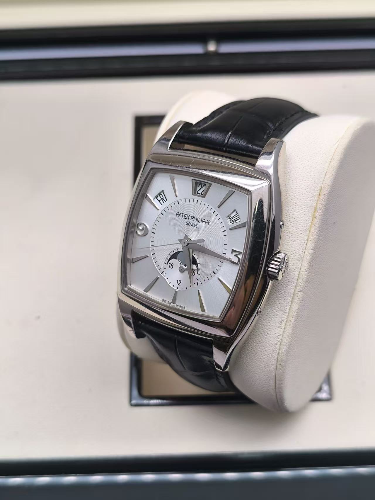 Patek Philippe 5135G-001 detail 1