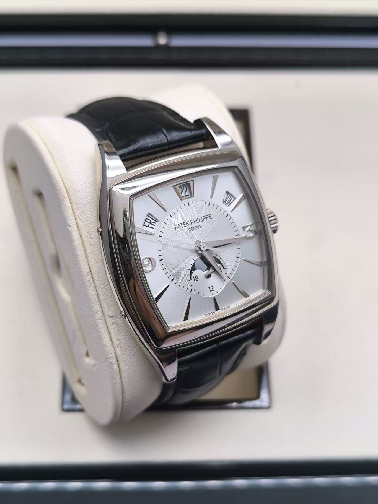 Patek Philippe 5135G-001 detail 2
