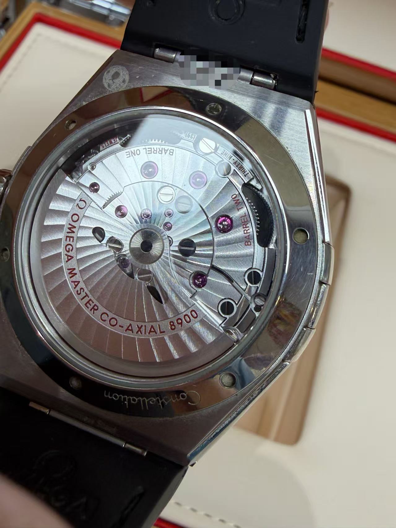 Omega 131.33.41.21.01.001 detail 4