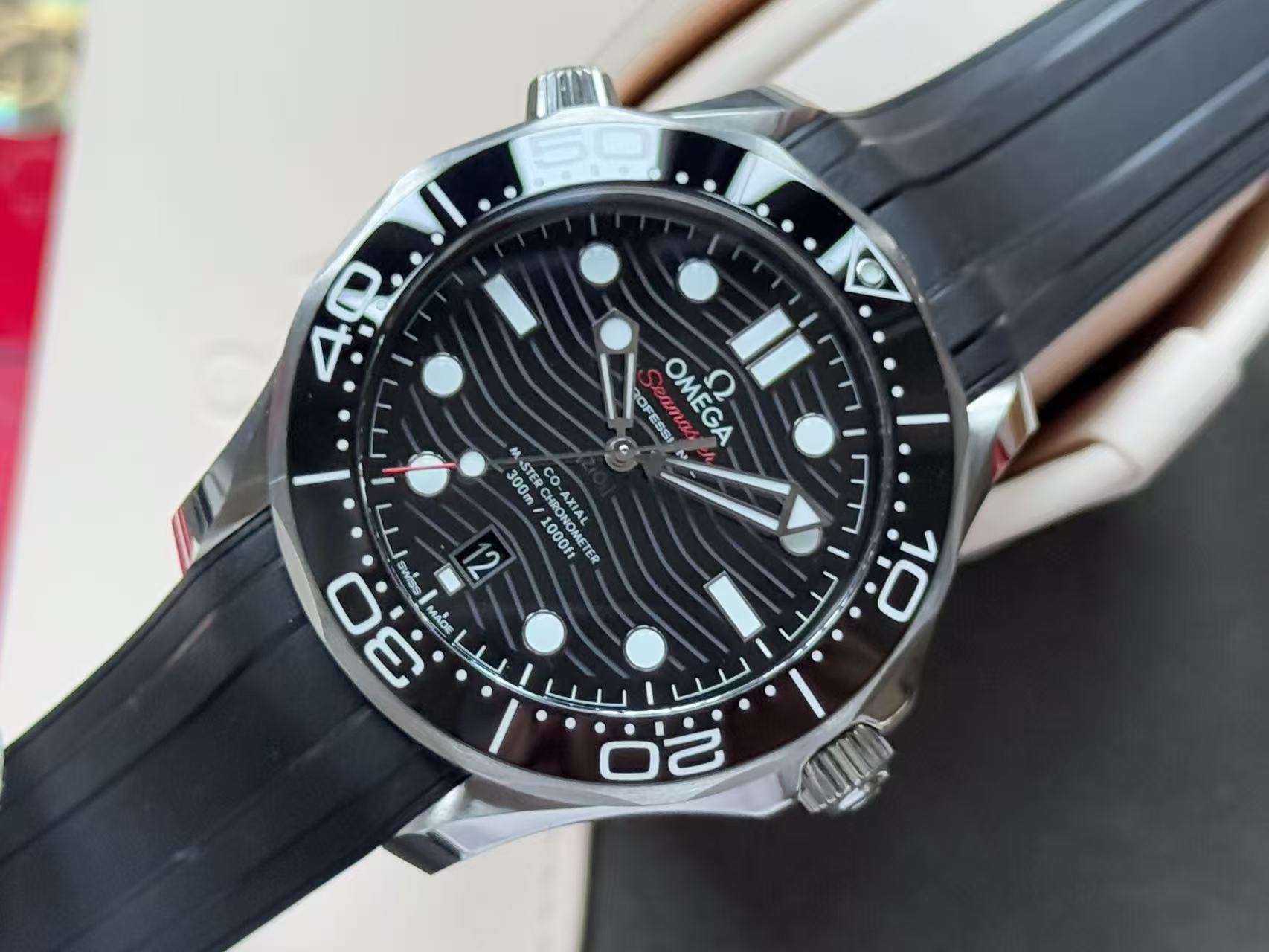 Omega 210.32.42.20.01.001 detail 1
