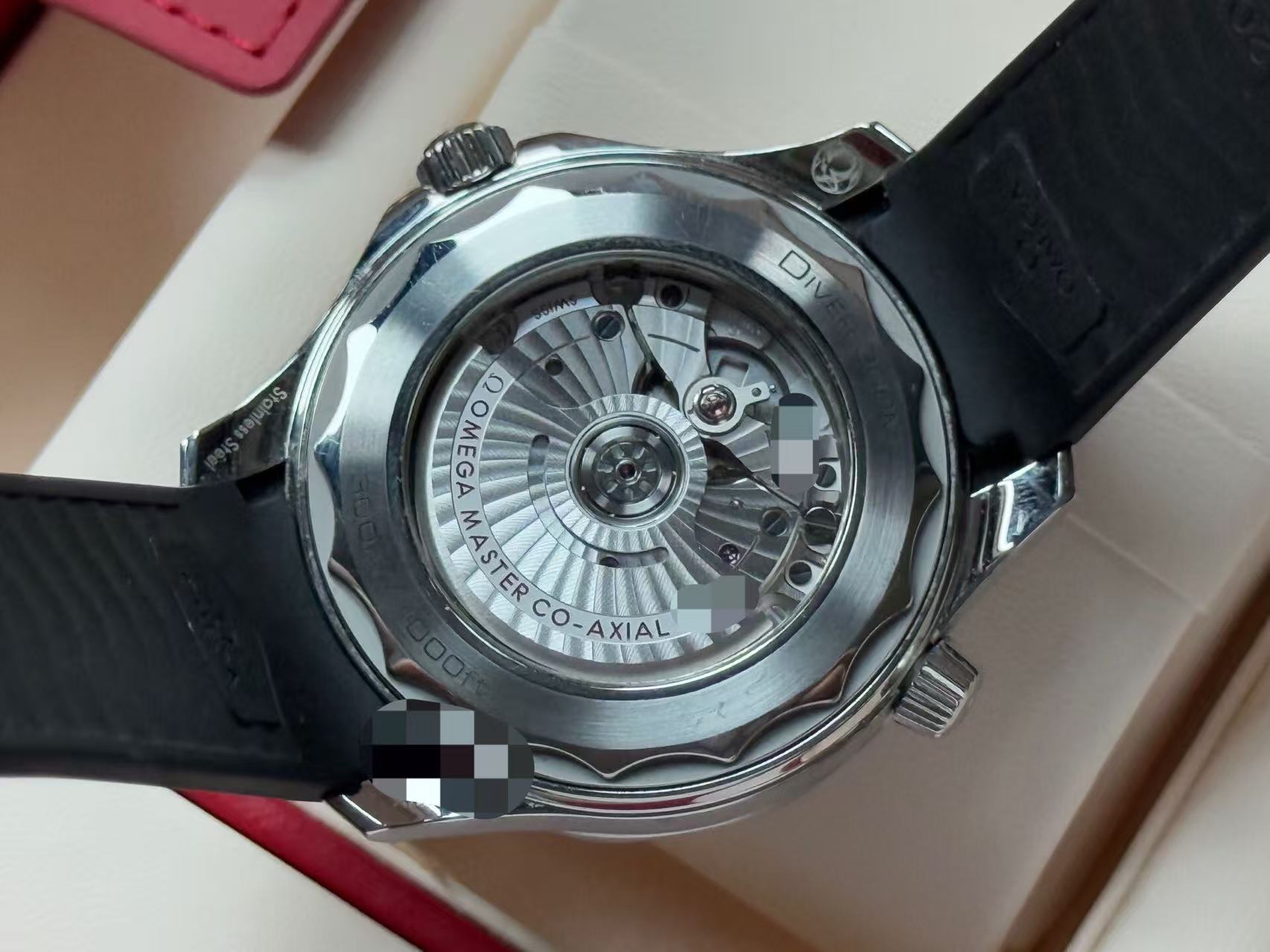 Omega 210.32.42.20.01.001 detail 3