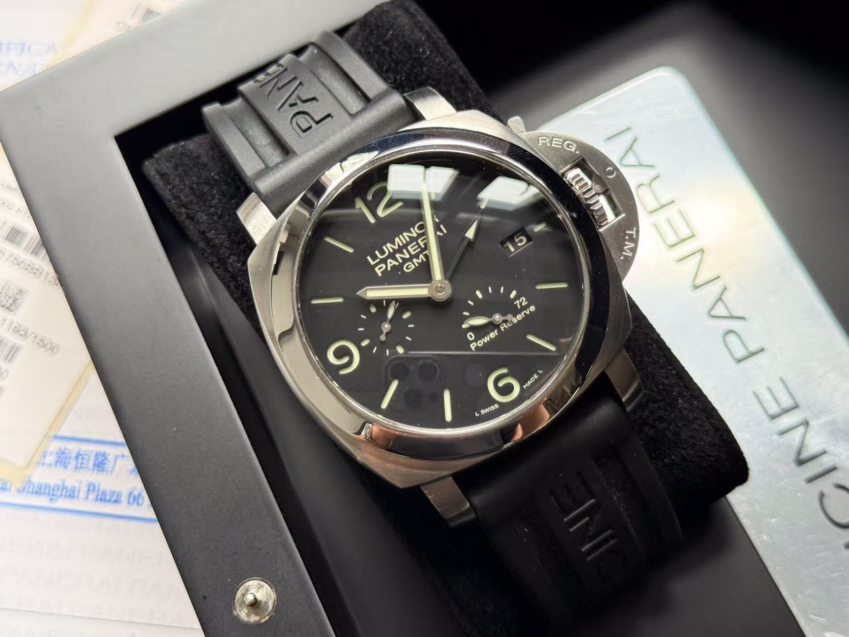 Panerai PAM00321 detail 1