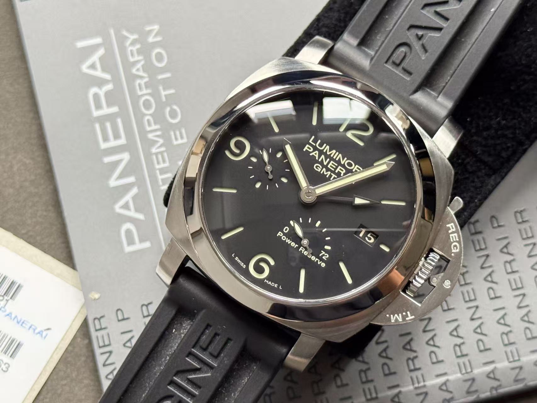 Panerai PAM00321 detail 2
