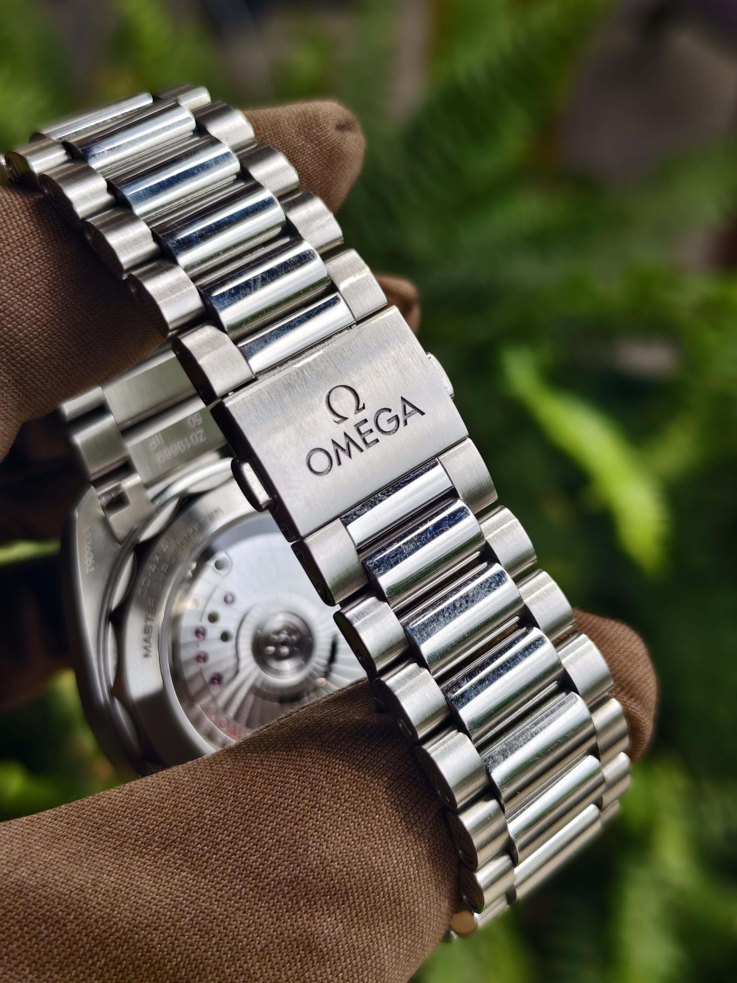 Omega 235.10.38.20.13.001 detail 3