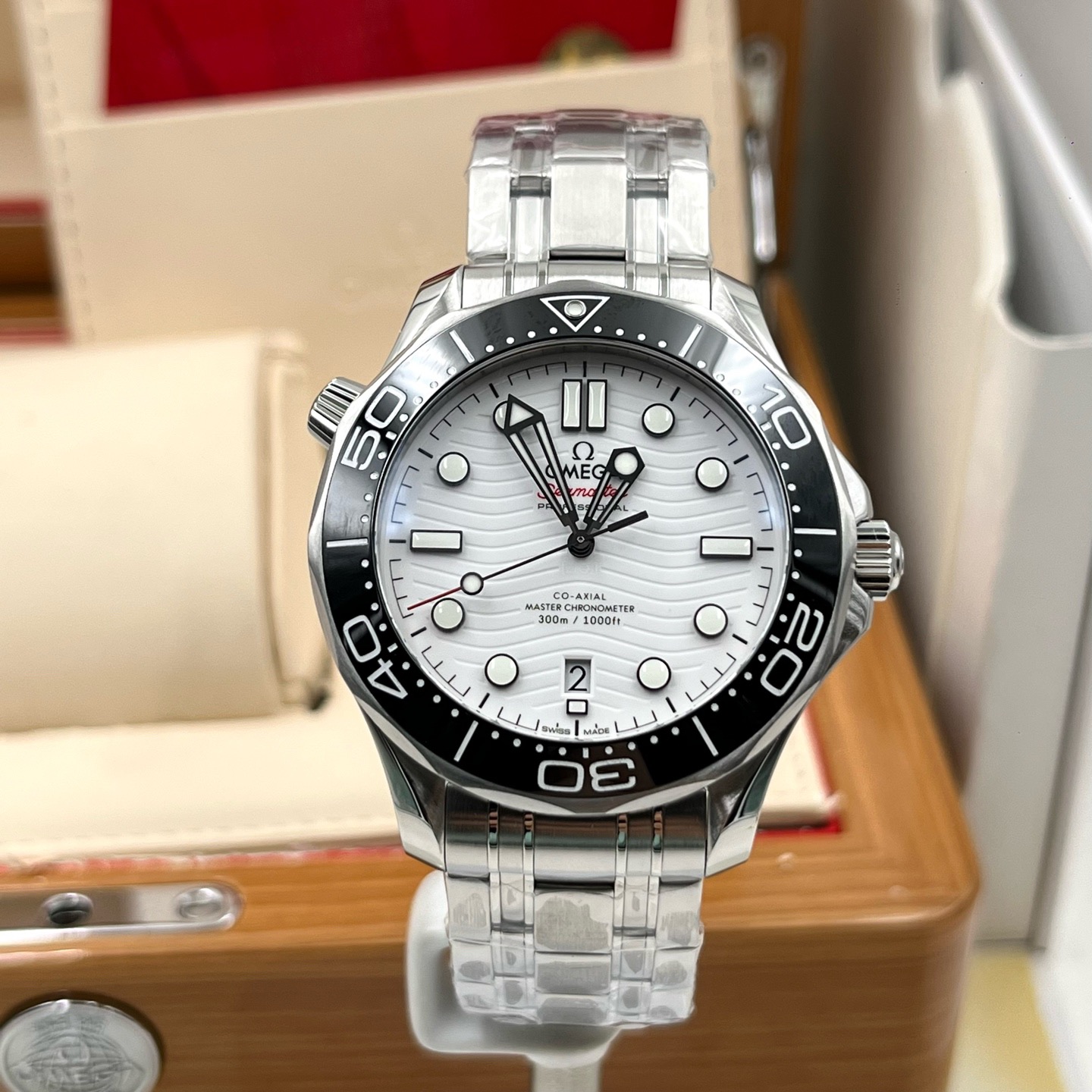 Omega 210.30.42.20.04.001 detail 1