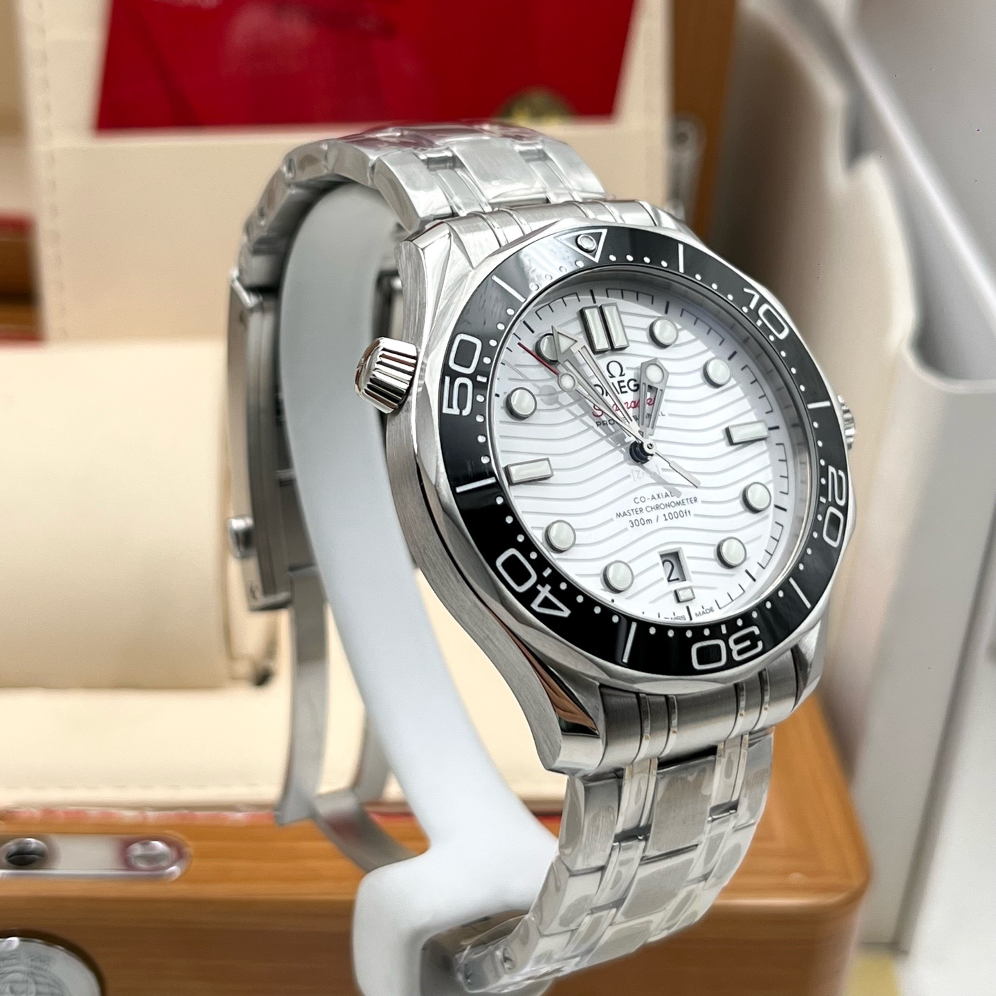 Omega 210.30.42.20.04.001 detail 2