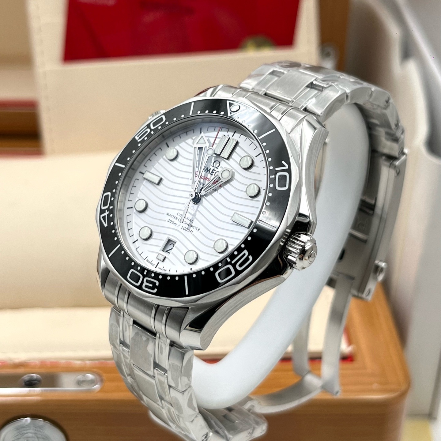Omega 210.30.42.20.04.001 detail 3