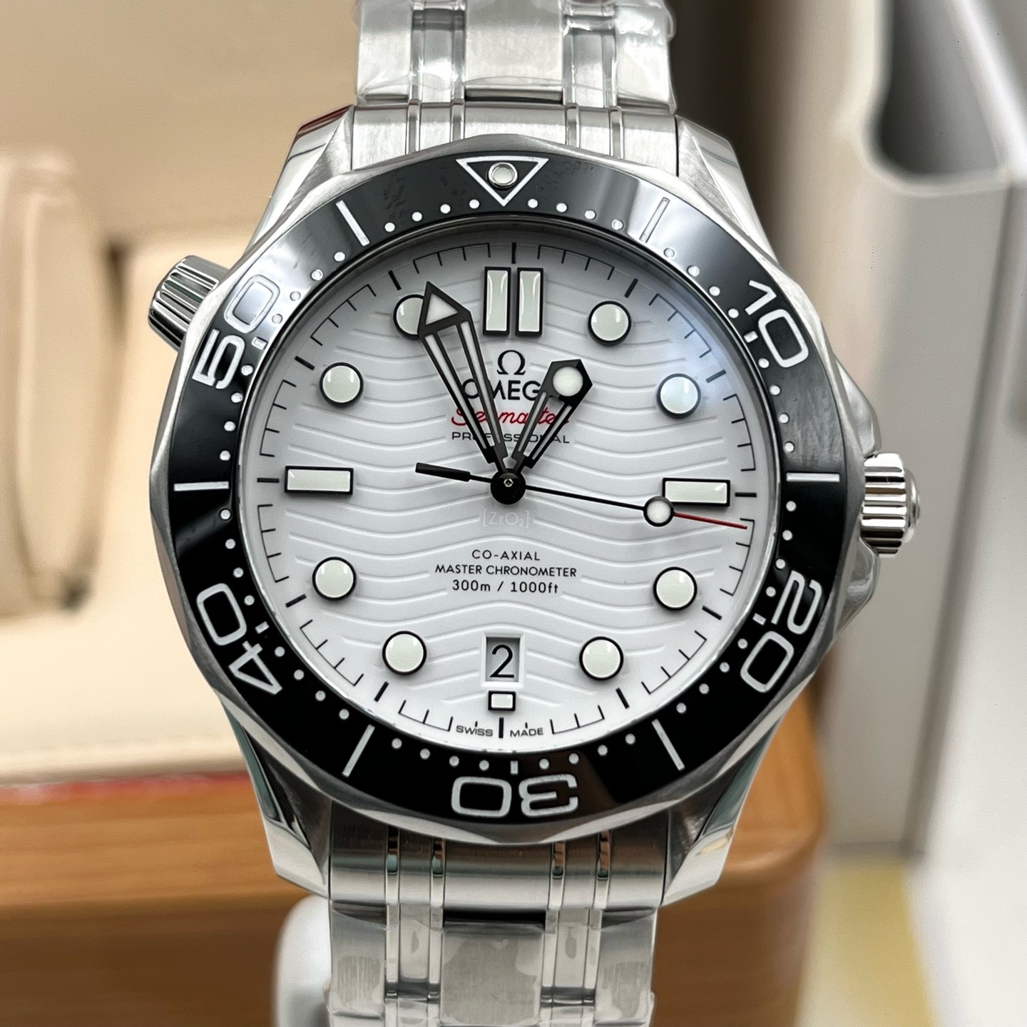 Omega 210.30.42.20.04.001