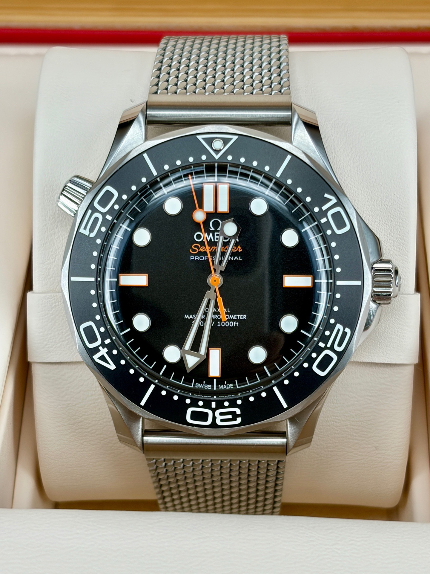 Omega 210.30.42.20.01.018 detail 1