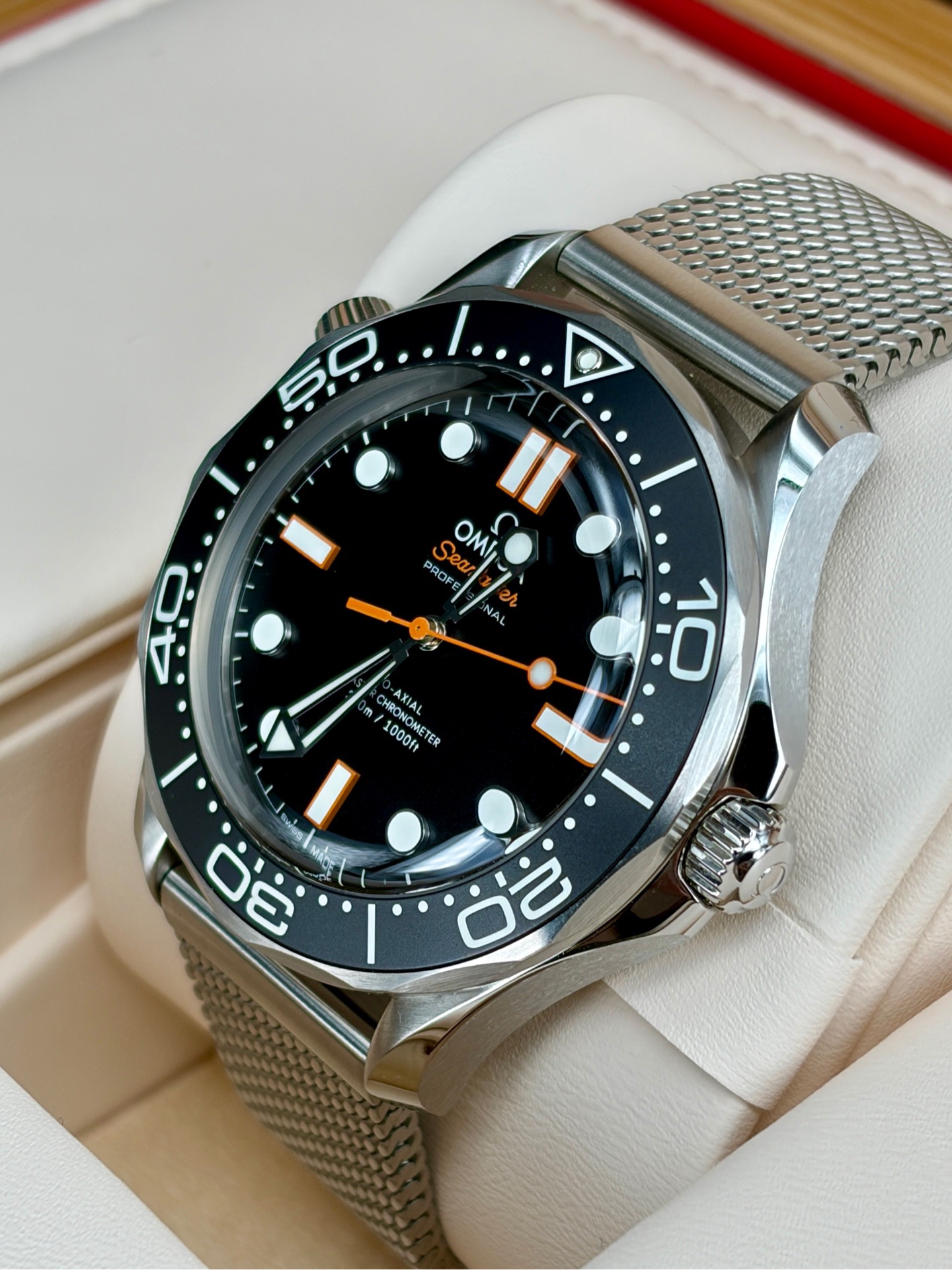 Omega 210.30.42.20.01.018 detail 2