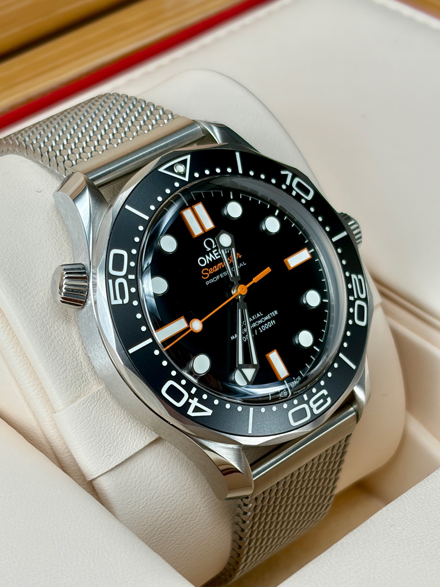 Omega 210.30.42.20.01.018 detail 3