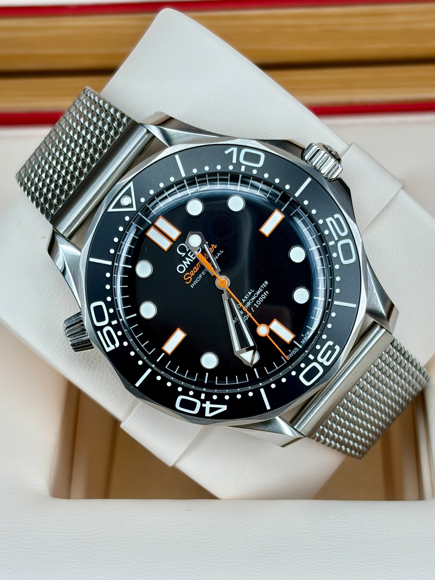 Omega 210.30.42.20.01.018 detail 4