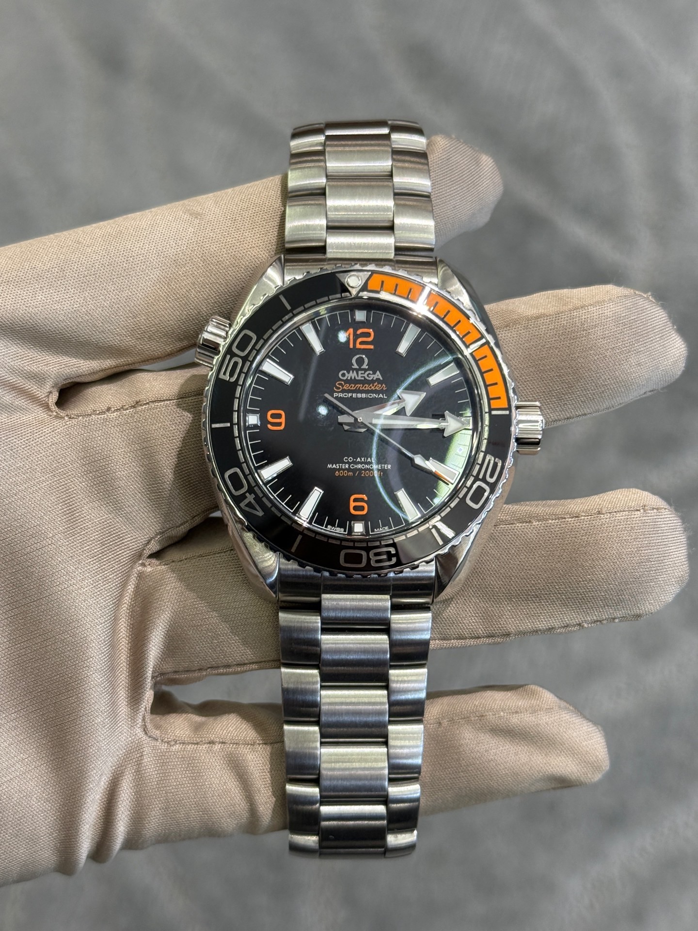 Omega 215.30.44.21.01.002 detail 6
