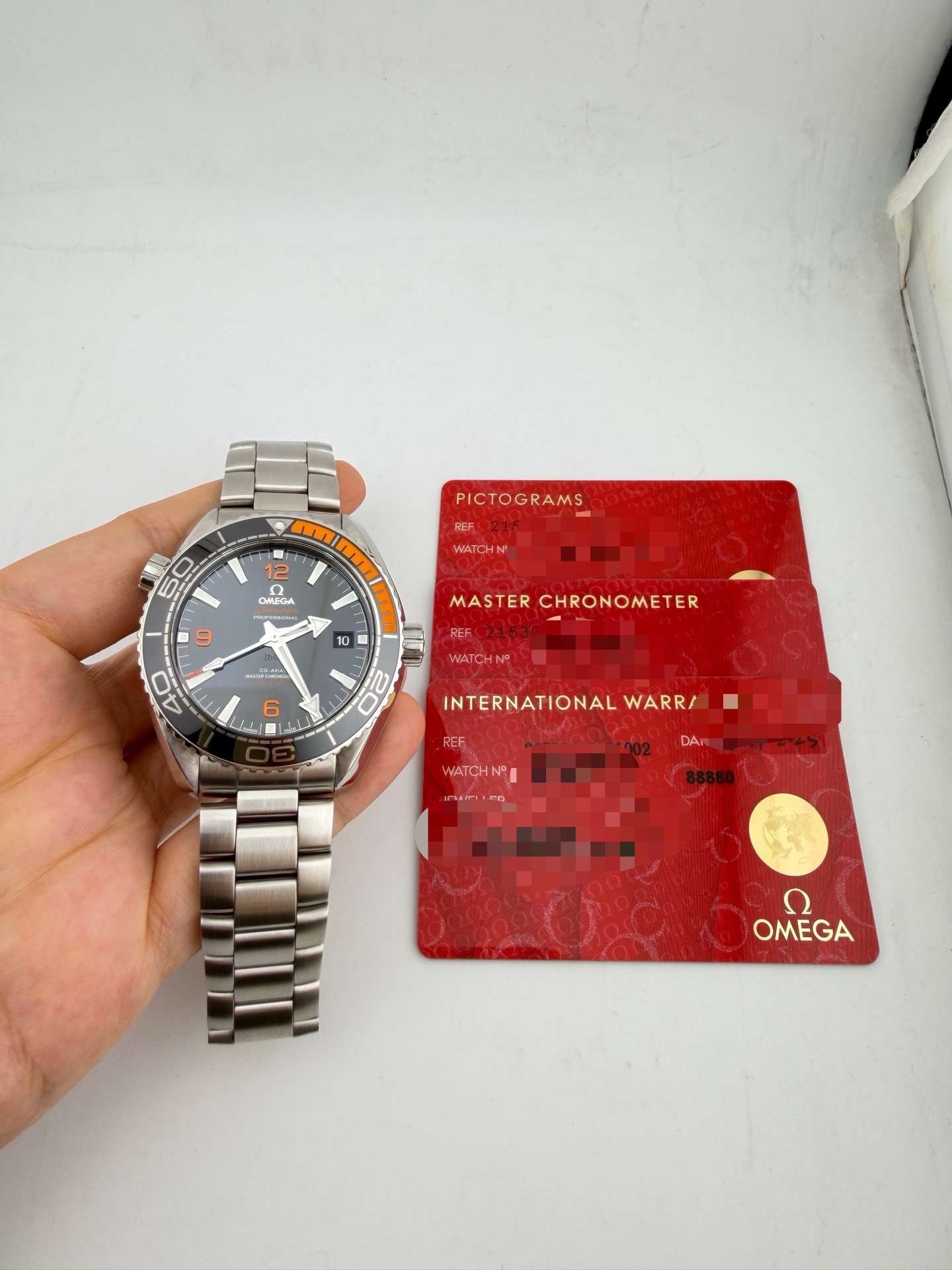Omega 215.30.44.21.01.002 detail 7